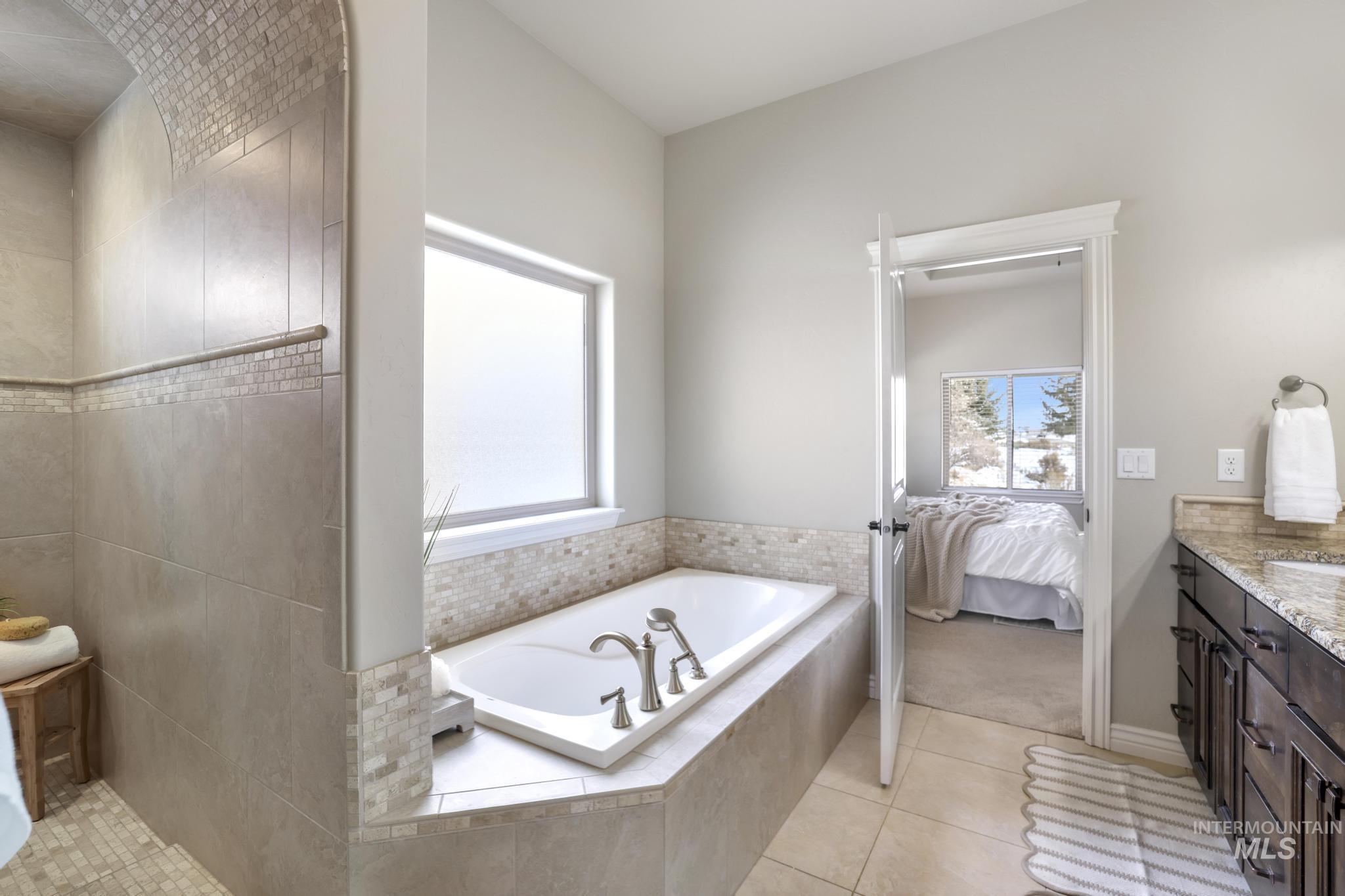 4049 Quail Ridge Drive, Kimberly, Idaho 83341, 4 Bedrooms, 3 Bathrooms, Residential For Sale, Price $825,000,MLS 98975343