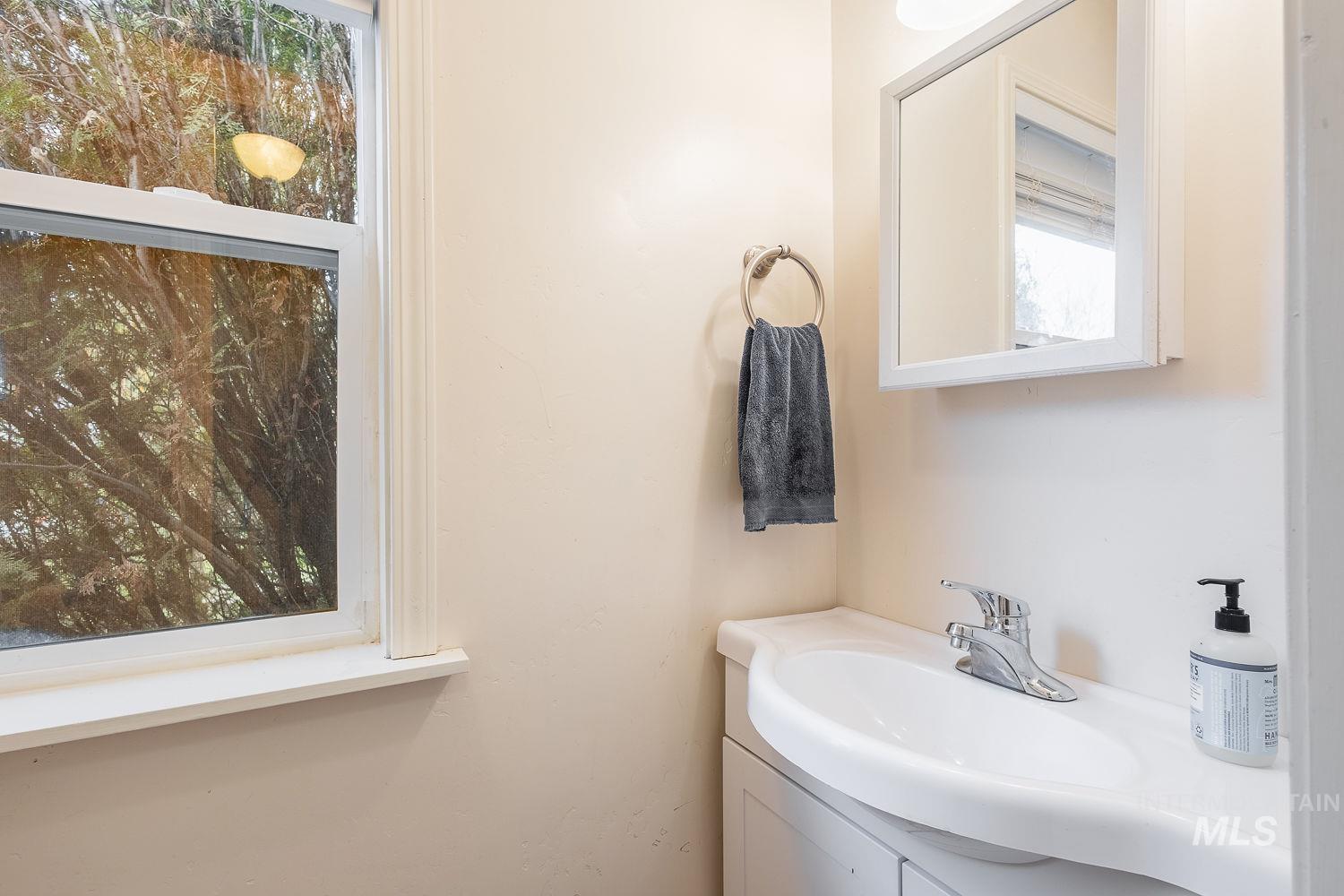 2919 W Good, Boise, Idaho 83703, 3 Bedrooms, 1.5 Bathrooms, Residential For Sale, Price $499,900,MLS 98975344