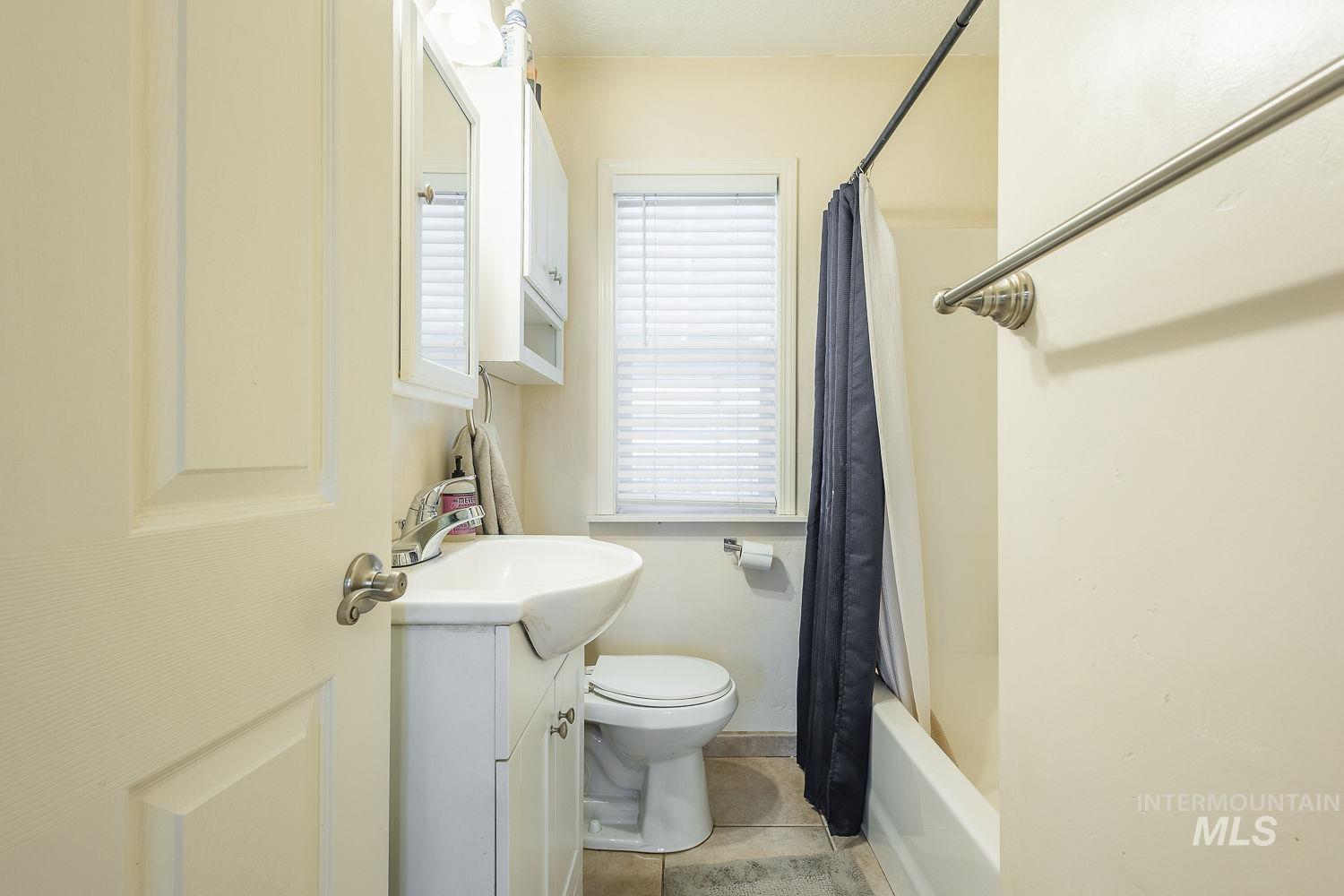 2919 W Good, Boise, Idaho 83703, 3 Bedrooms, 1.5 Bathrooms, Residential For Sale, Price $499,900,MLS 98975344