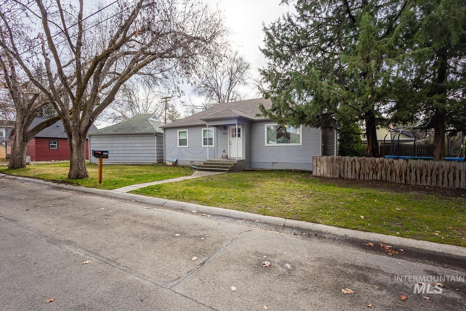 2919 W Good, Boise, Idaho 83703, 3 Bedrooms, 1.5 Bathrooms, Residential For Sale, Price $499,900,MLS 98975344