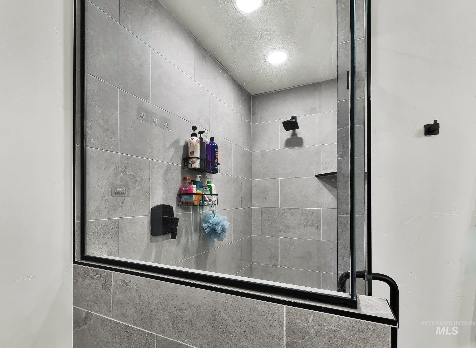 6104 S Corsican, Meridian, Idaho 83642, 5 Bedrooms, 3 Bathrooms, Residential For Sale, Price $665,000,MLS 98975347