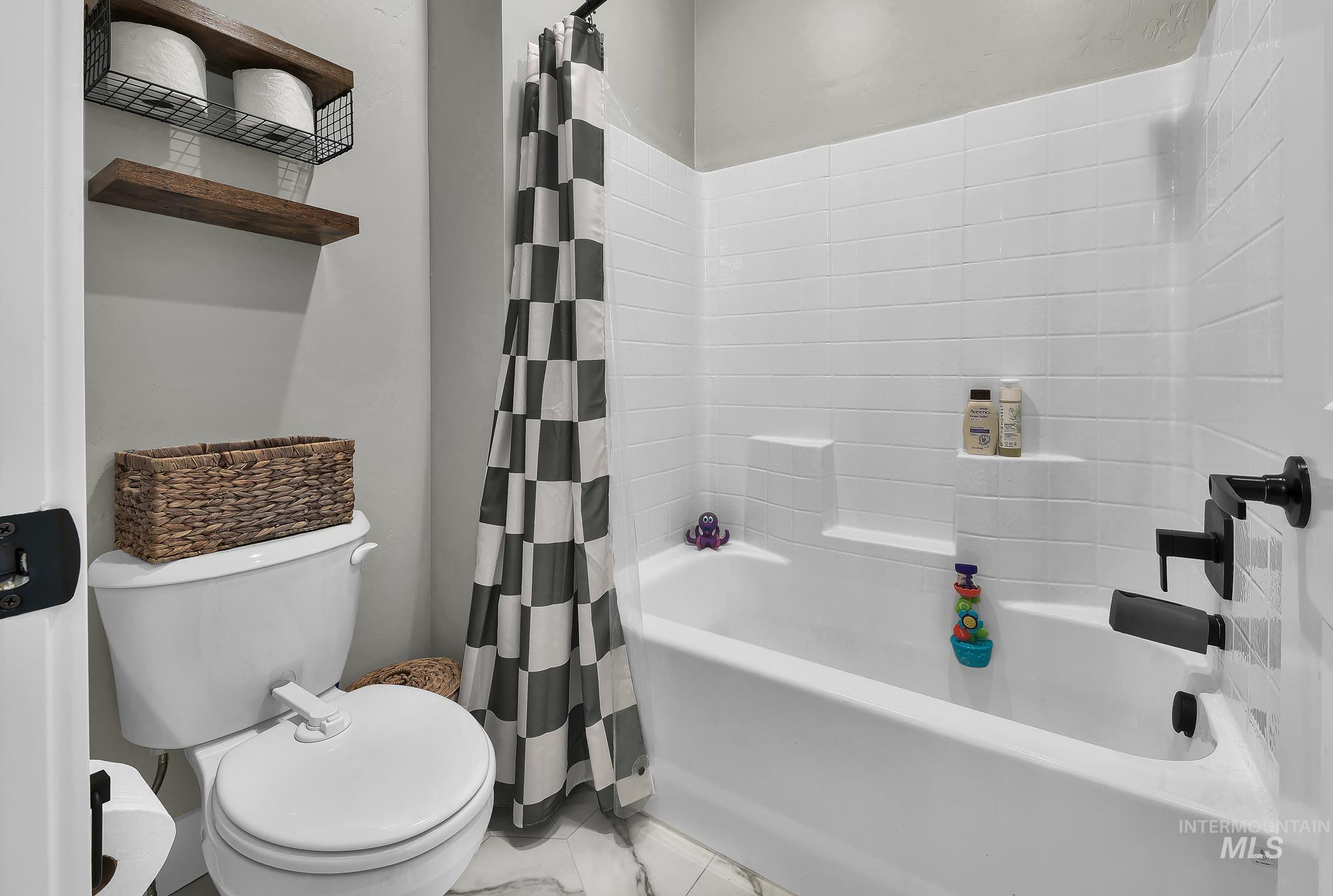 6104 S Corsican Ave, Meridian, Idaho 83642, 5 Bedrooms, 3 Bathrooms, Residential For Sale, Price $643,000,MLS 98975347