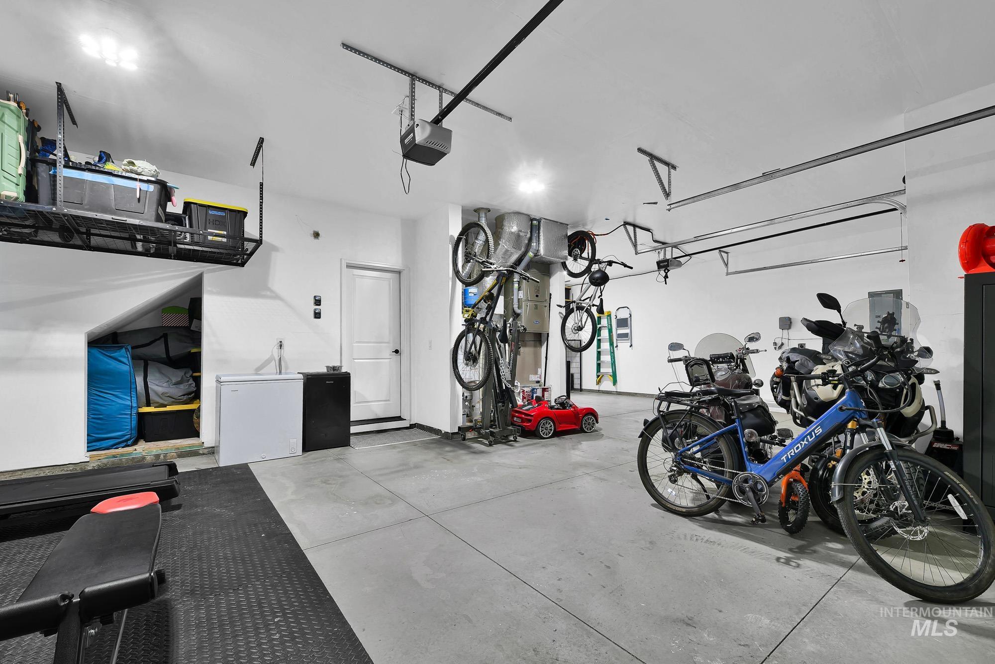 6104 S Corsican Ave, Meridian, Idaho 83642, 5 Bedrooms, 3 Bathrooms, Residential For Sale, Price $665,000, 98975347