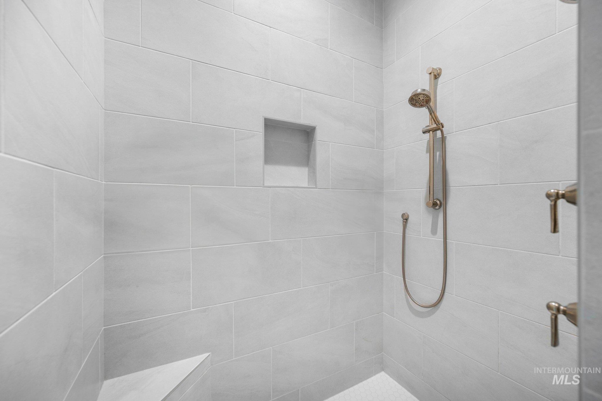 6334 Chateau Ct, Star, Idaho 83669, 3 Bedrooms, 2.5 Bathrooms, Residential For Sale, Price $890,000,MLS 98975348