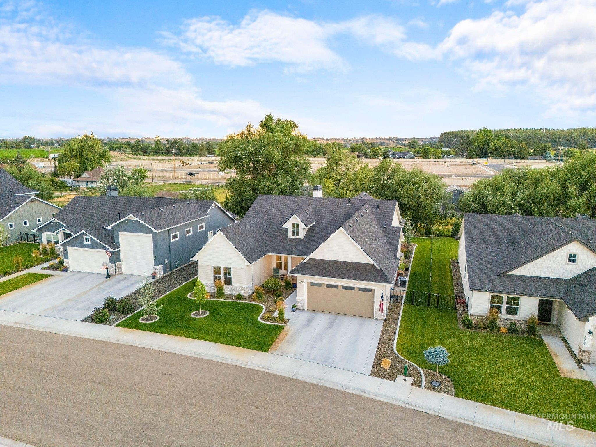 6334 Chateau Ct, Star, Idaho 83669, 3 Bedrooms, 2.5 Bathrooms, Residential For Sale, Price $890,000,MLS 98975348