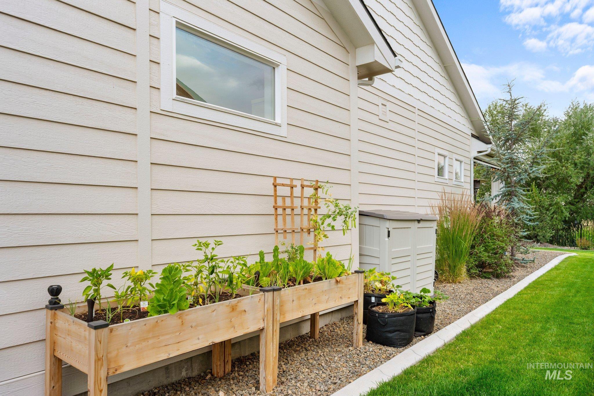 6334 Chateau Ct, Star, Idaho 83669, 3 Bedrooms, 2.5 Bathrooms, Residential For Sale, Price $890,000, 98975348