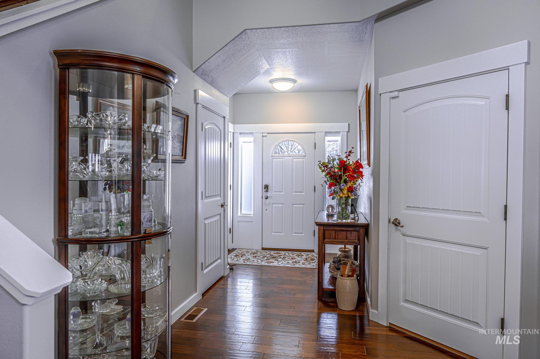 725 Lilac St., Fruitland, Idaho 83619-0000, 3 Bedrooms, 2.5 Bathrooms, Residential For Sale, Price $469,000, 98975352