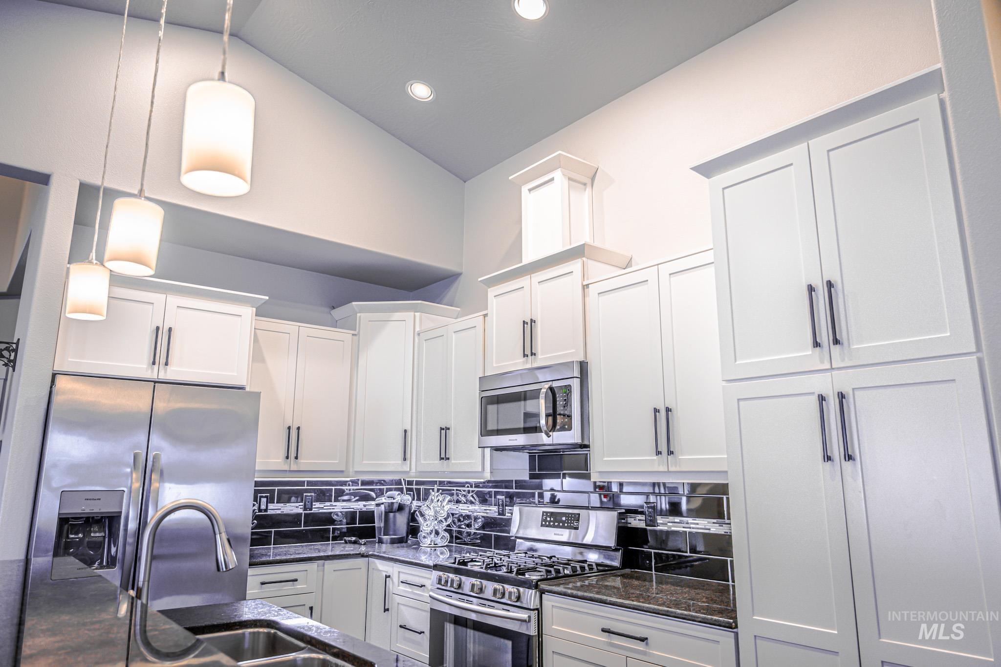 725 Lilac St., Fruitland, Idaho 83619-0000, 3 Bedrooms, 2.5 Bathrooms, Residential For Sale, Price $469,000, 98975352