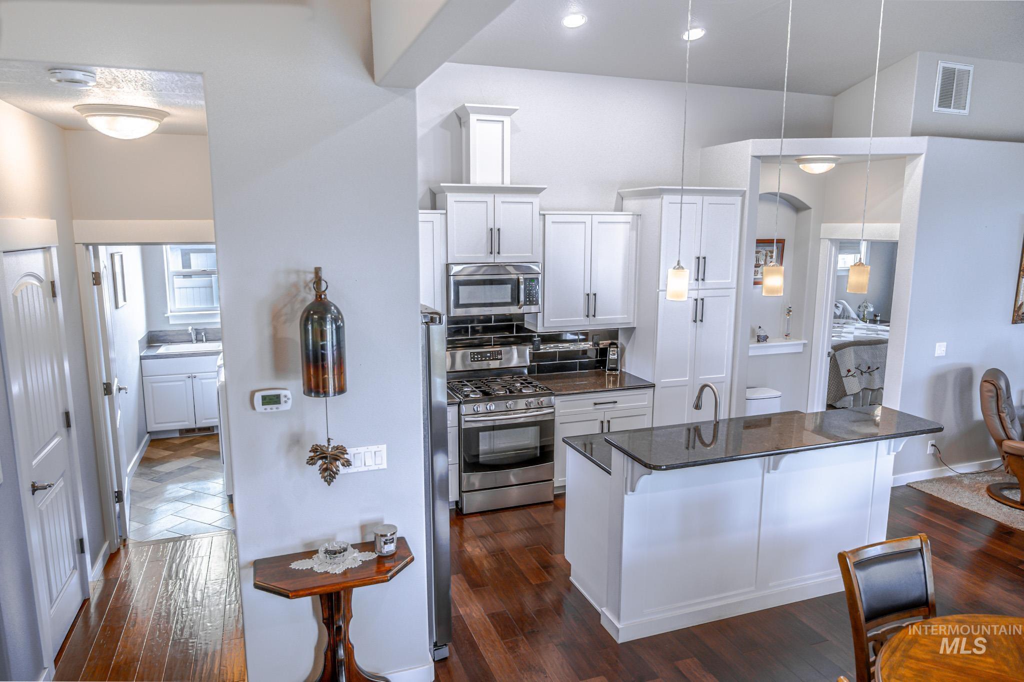 725 Lilac St., Fruitland, Idaho 83619-0000, 3 Bedrooms, 2.5 Bathrooms, Residential For Sale, Price $469,000, 98975352