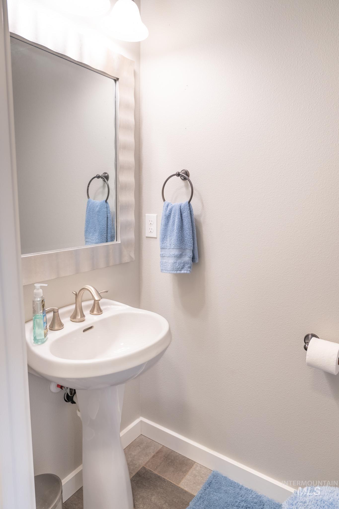 725 Lilac St., Fruitland, Idaho 83619-0000, 3 Bedrooms, 2.5 Bathrooms, Residential For Sale, Price $469,000, 98975352