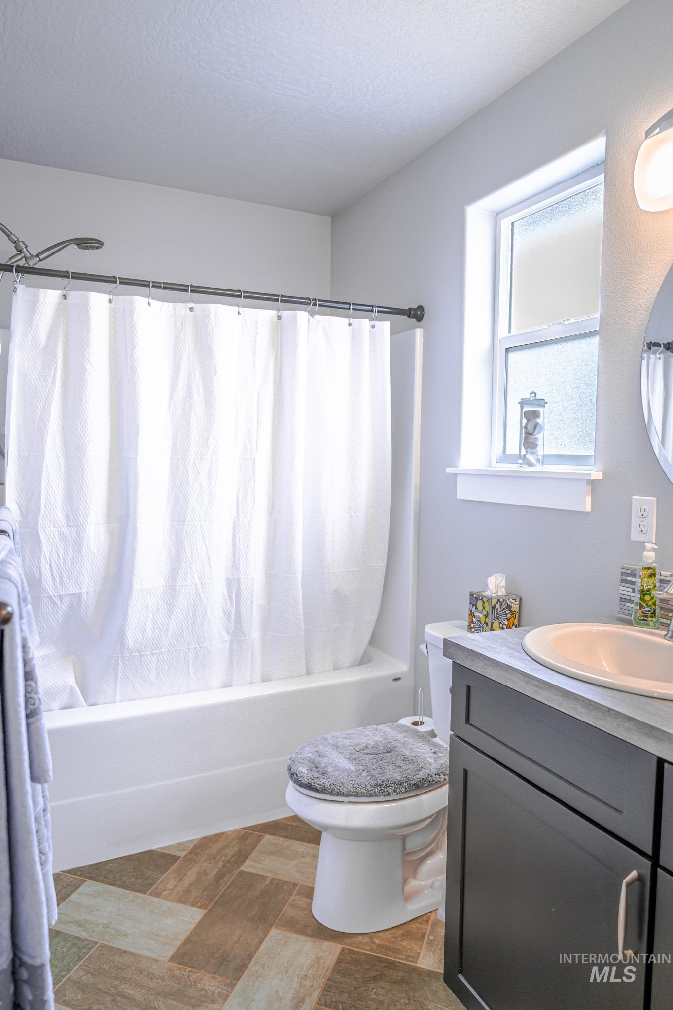 725 Lilac St., Fruitland, Idaho 83619-0000, 3 Bedrooms, 2.5 Bathrooms, Residential For Sale, Price $469,000, 98975352