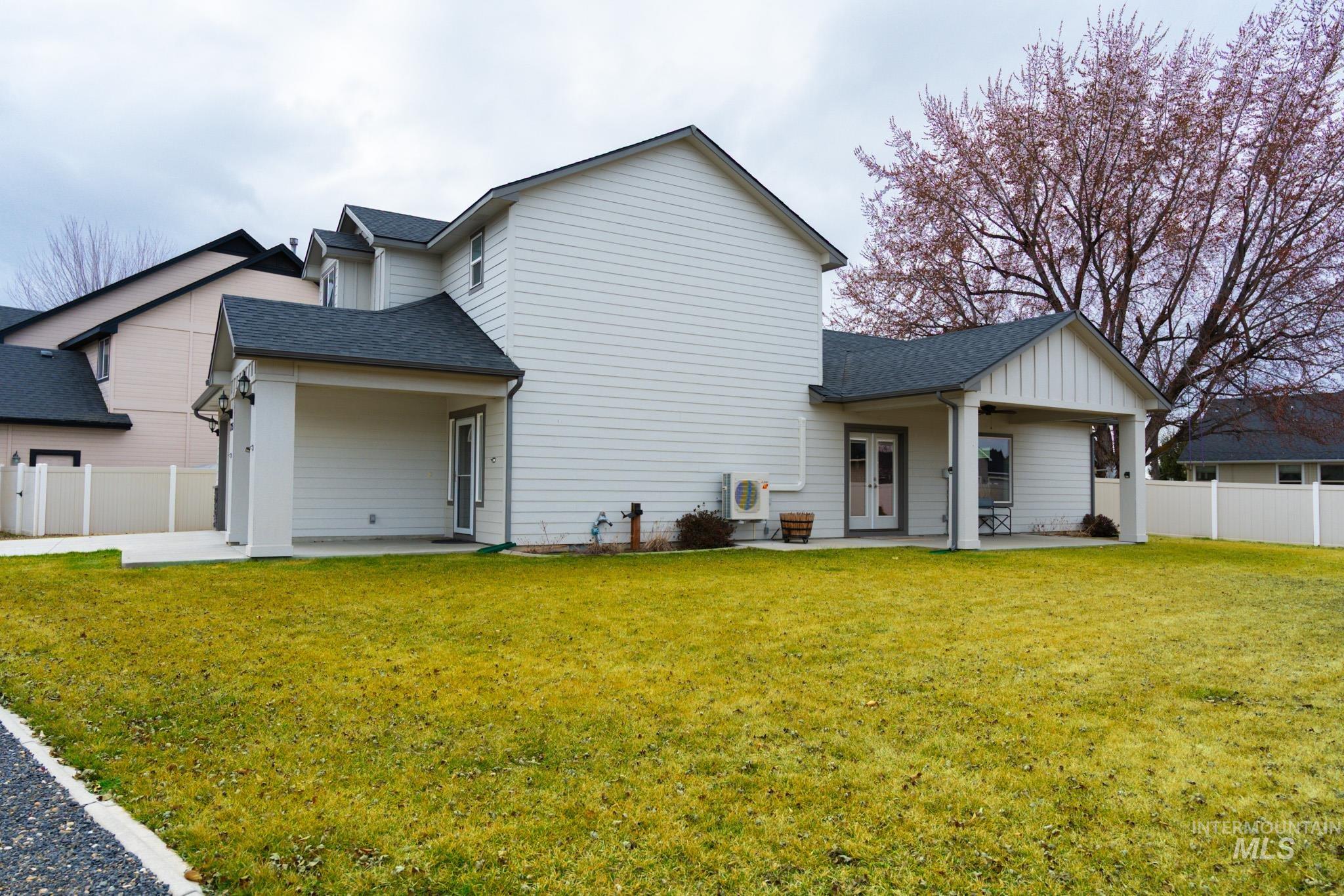 725 Lilac St., Fruitland, Idaho 83619-0000, 3 Bedrooms, 2.5 Bathrooms, Residential For Sale, Price $469,000, 98975352