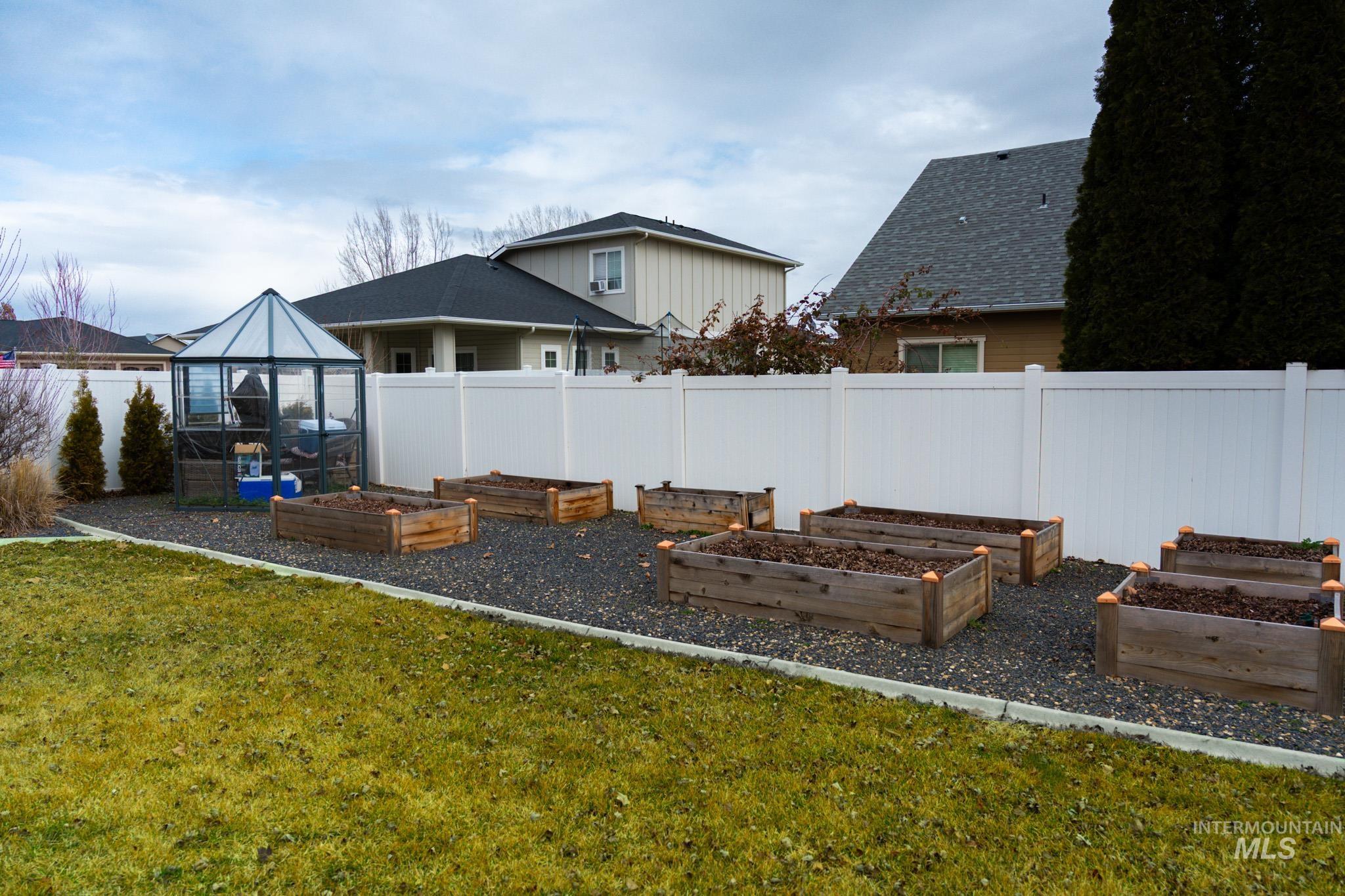 725 Lilac St., Fruitland, Idaho 83619-0000, 3 Bedrooms, 2.5 Bathrooms, Residential For Sale, Price $469,000, 98975352