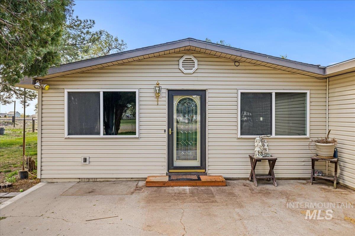 1267 NW Beaman St., Mountain Home, Idaho 83647, 2 Bedrooms, 1 Bathroom, Residential For Sale, Price $315,000,MLS 98975353
