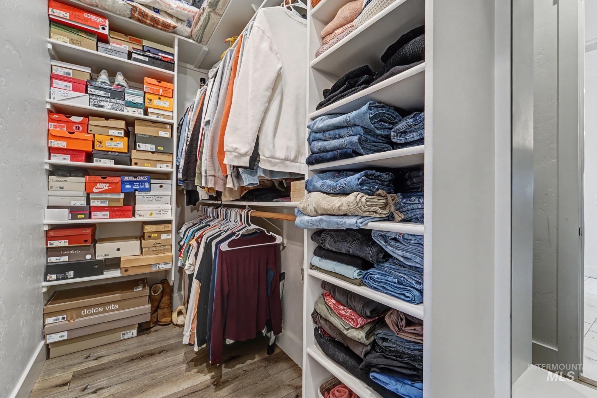 18357 N Burnt Car Way, Boise, Idaho 83714, 3 Bedrooms, 2.5 Bathrooms, Residential For Sale, Price $949,000,MLS 98975355