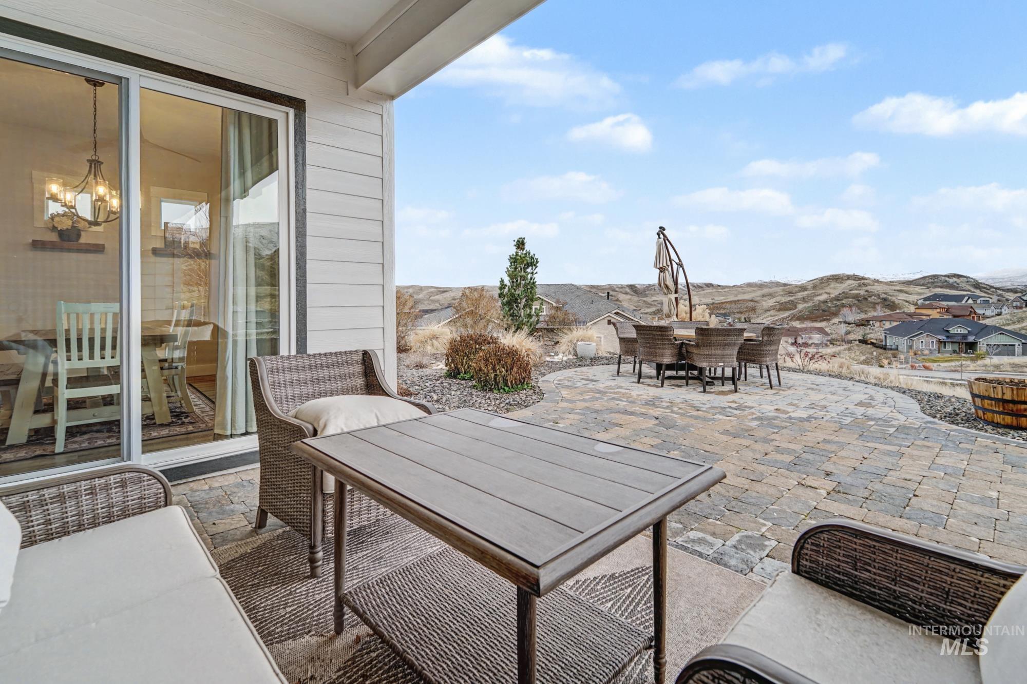 18357 N Burnt Car Way, Boise, Idaho 83714, 3 Bedrooms, 2.5 Bathrooms, Residential For Sale, Price $949,000,MLS 98975355