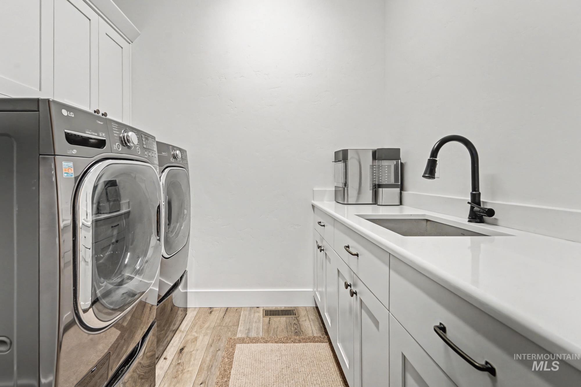 18357 N Burnt Car Way, Boise, Idaho 83714, 3 Bedrooms, 2.5 Bathrooms, Residential For Sale, Price $949,000,MLS 98975355