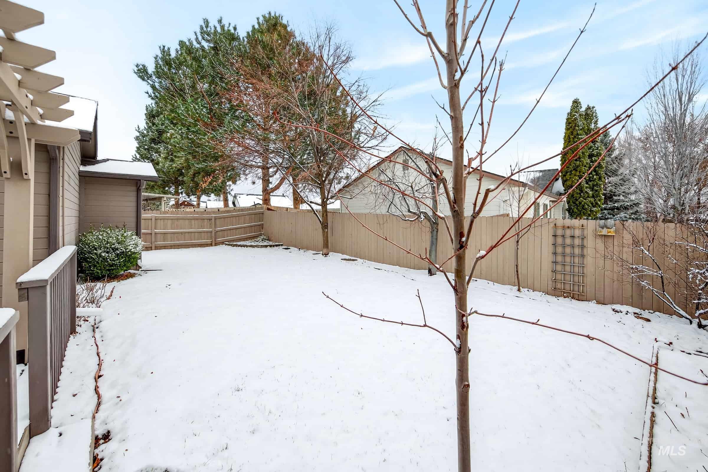 5655 S Hollyhock Place, Boise, Idaho 83716, 3 Bedrooms, 2 Bathrooms, Residential For Sale, Price $458,000,MLS 98975373