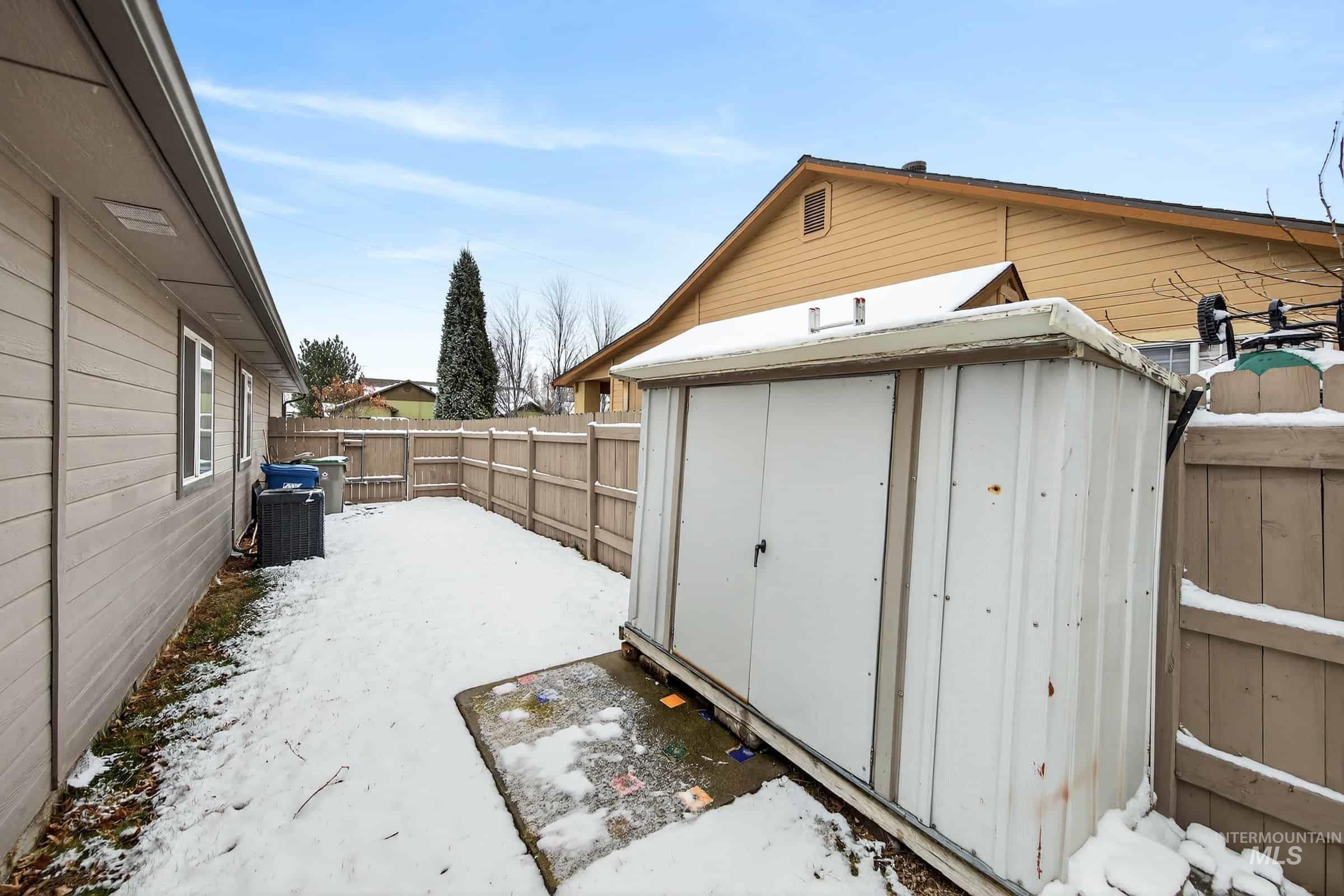 5655 S Hollyhock Place, Boise, Idaho 83716, 3 Bedrooms, 2 Bathrooms, Residential For Sale, Price $458,000,MLS 98975373