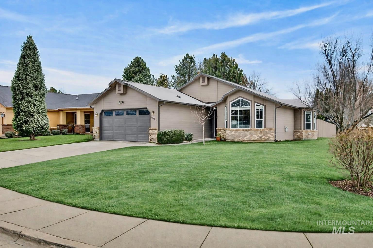 5655 S Hollyhock Place, Boise, Idaho 83716, 3 Bedrooms, 2 Bathrooms, Residential For Sale, Price $458,000,MLS 98975373