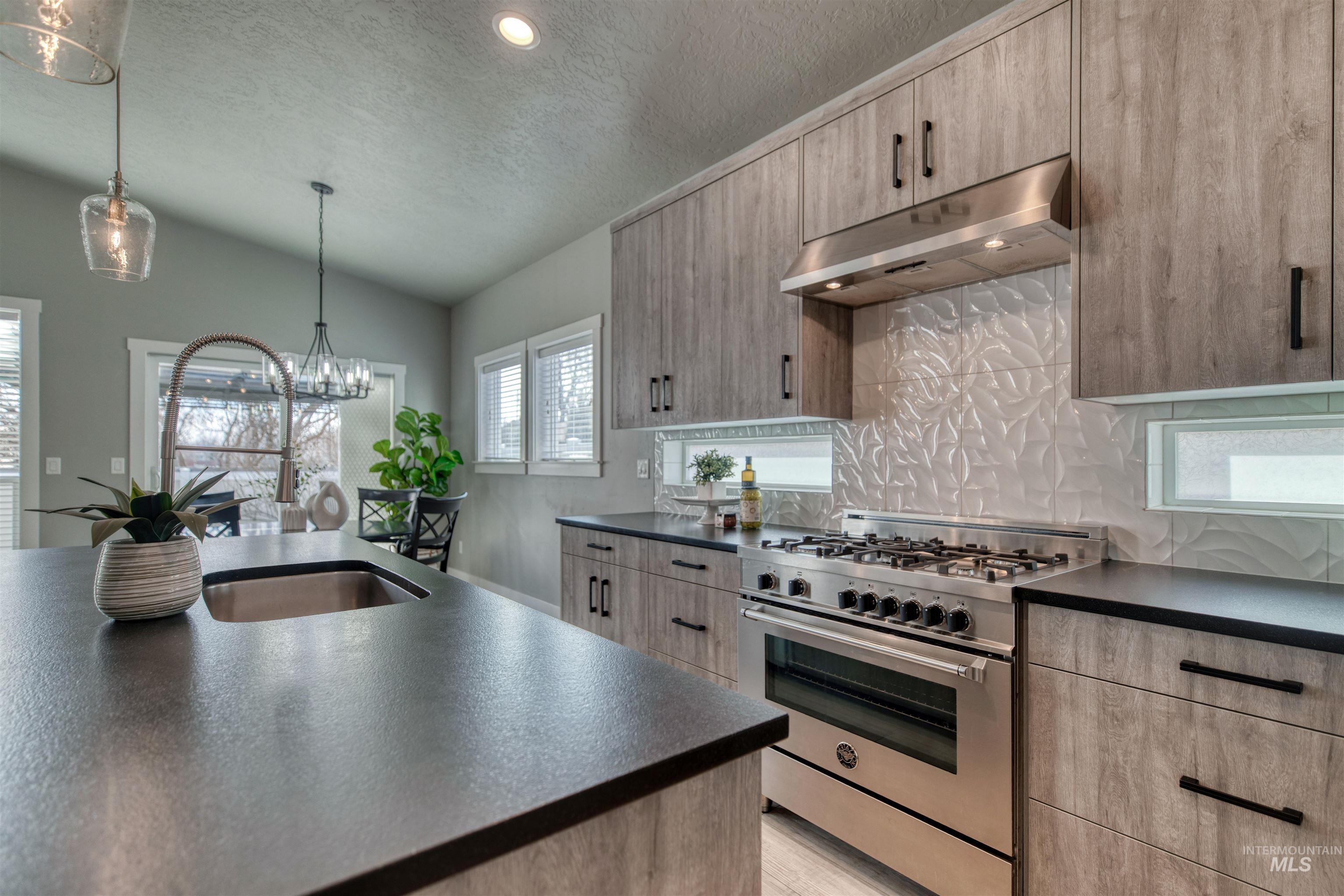 6603 W Hammermill Dr, Boise, Idaho 83714, 3 Bedrooms, 2 Bathrooms, Residential For Sale, Price $684,000,MLS 98975374