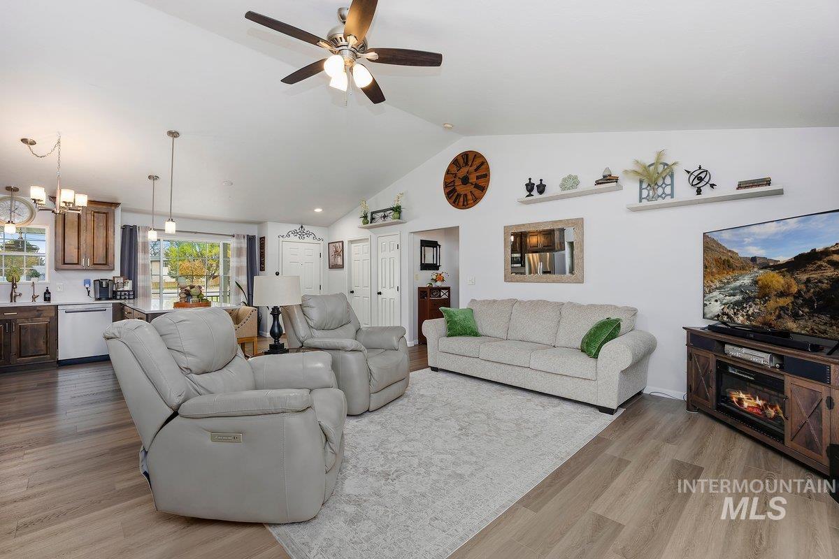 966 Milner Street, Buhl, Idaho 83316, 3 Bedrooms, 2 Bathrooms, Residential For Sale, Price $379,000,MLS 98975377