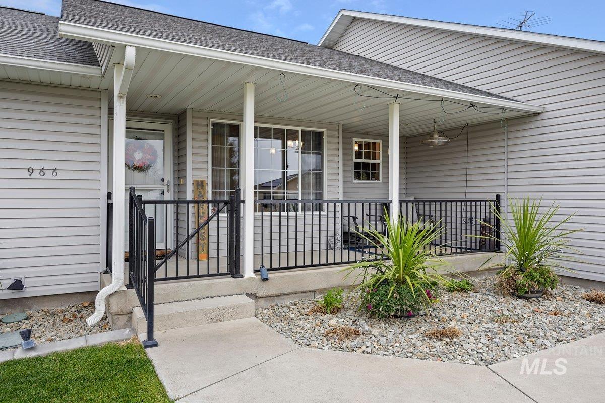 966 Milner Street, Buhl, Idaho 83316, 3 Bedrooms, 2 Bathrooms, Residential For Sale, Price $379,000,MLS 98975377