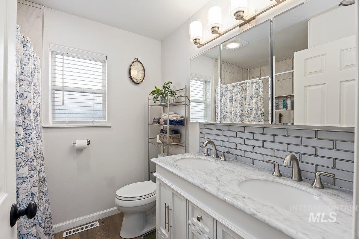 966 Milner Street, Buhl, Idaho 83316, 3 Bedrooms, 2 Bathrooms, Residential For Sale, Price $379,000,MLS 98975377