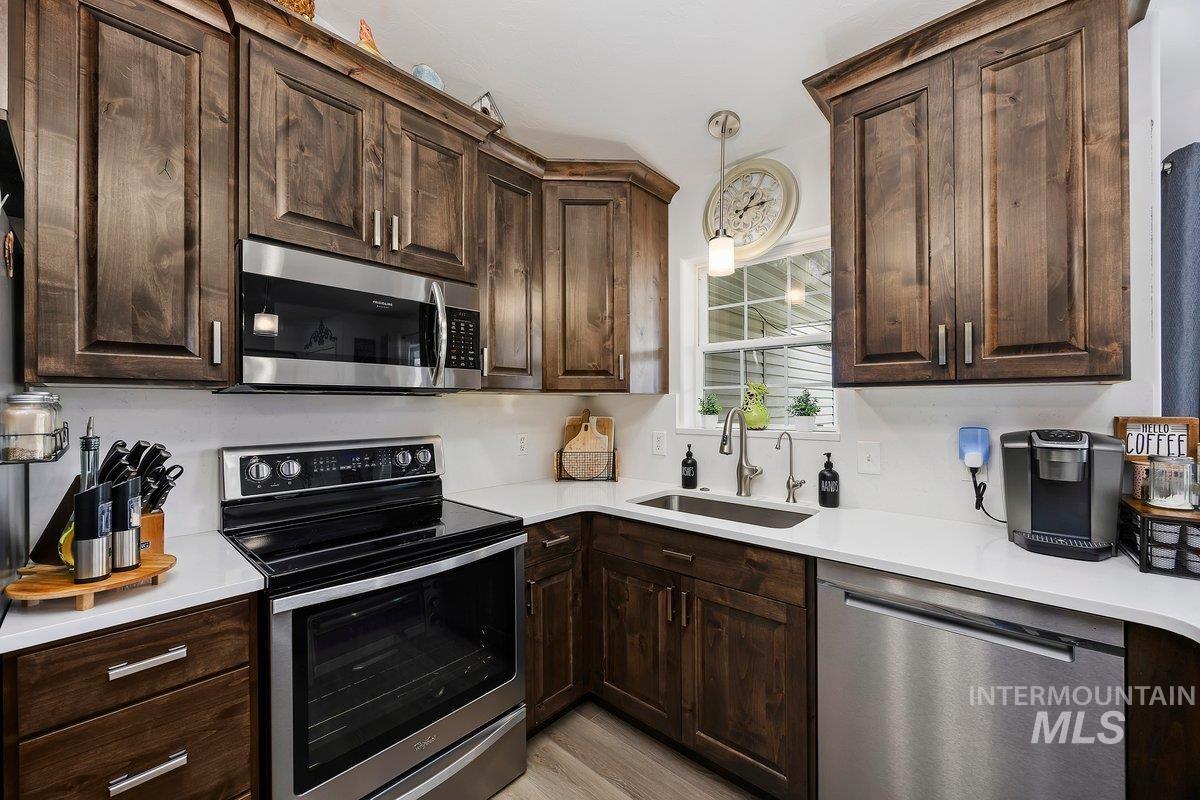 966 Milner Street, Buhl, Idaho 83316, 3 Bedrooms, 2 Bathrooms, Residential For Sale, Price $379,000,MLS 98975377