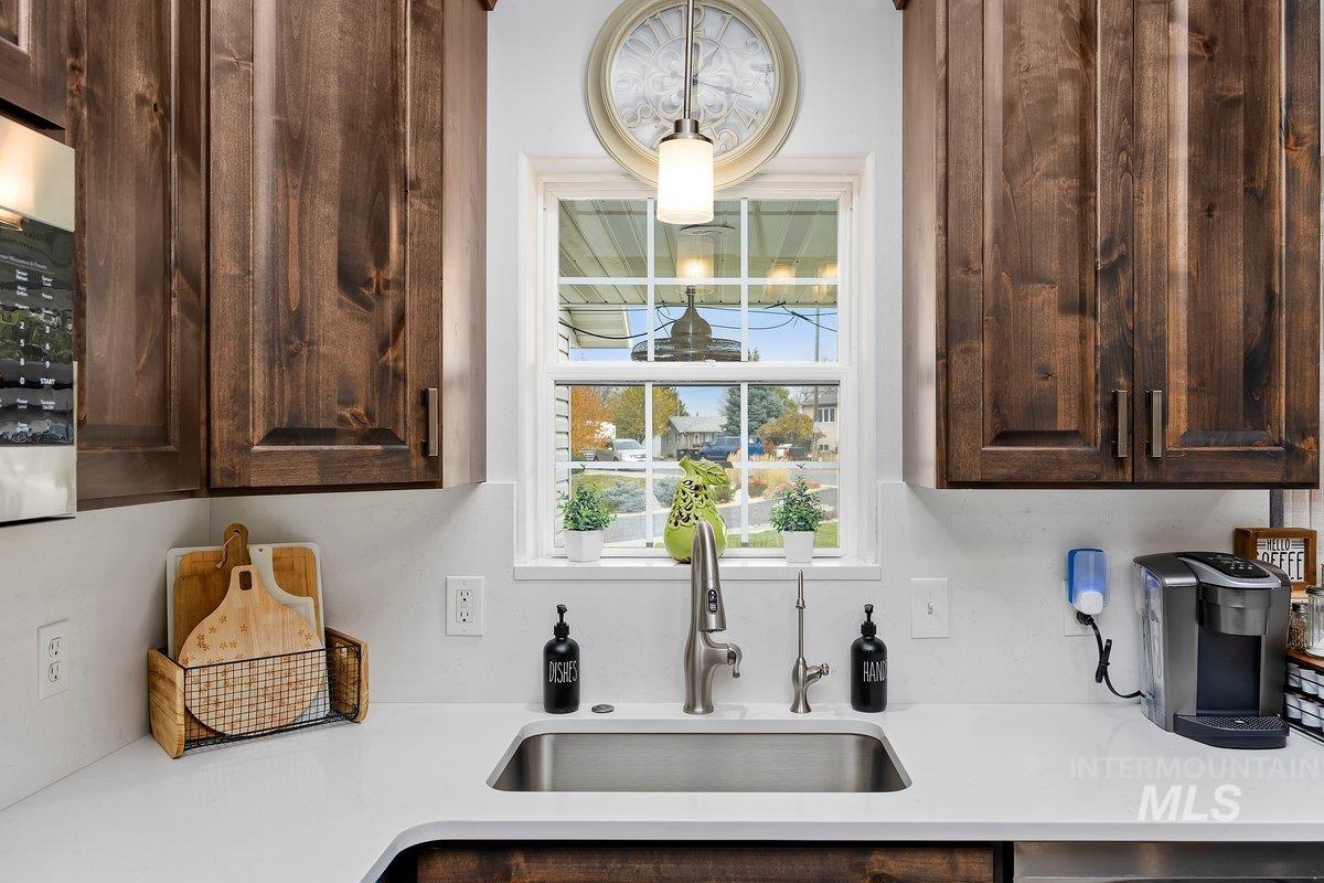 966 Milner Street, Buhl, Idaho 83316, 3 Bedrooms, 2 Bathrooms, Residential For Sale, Price $379,000,MLS 98975377