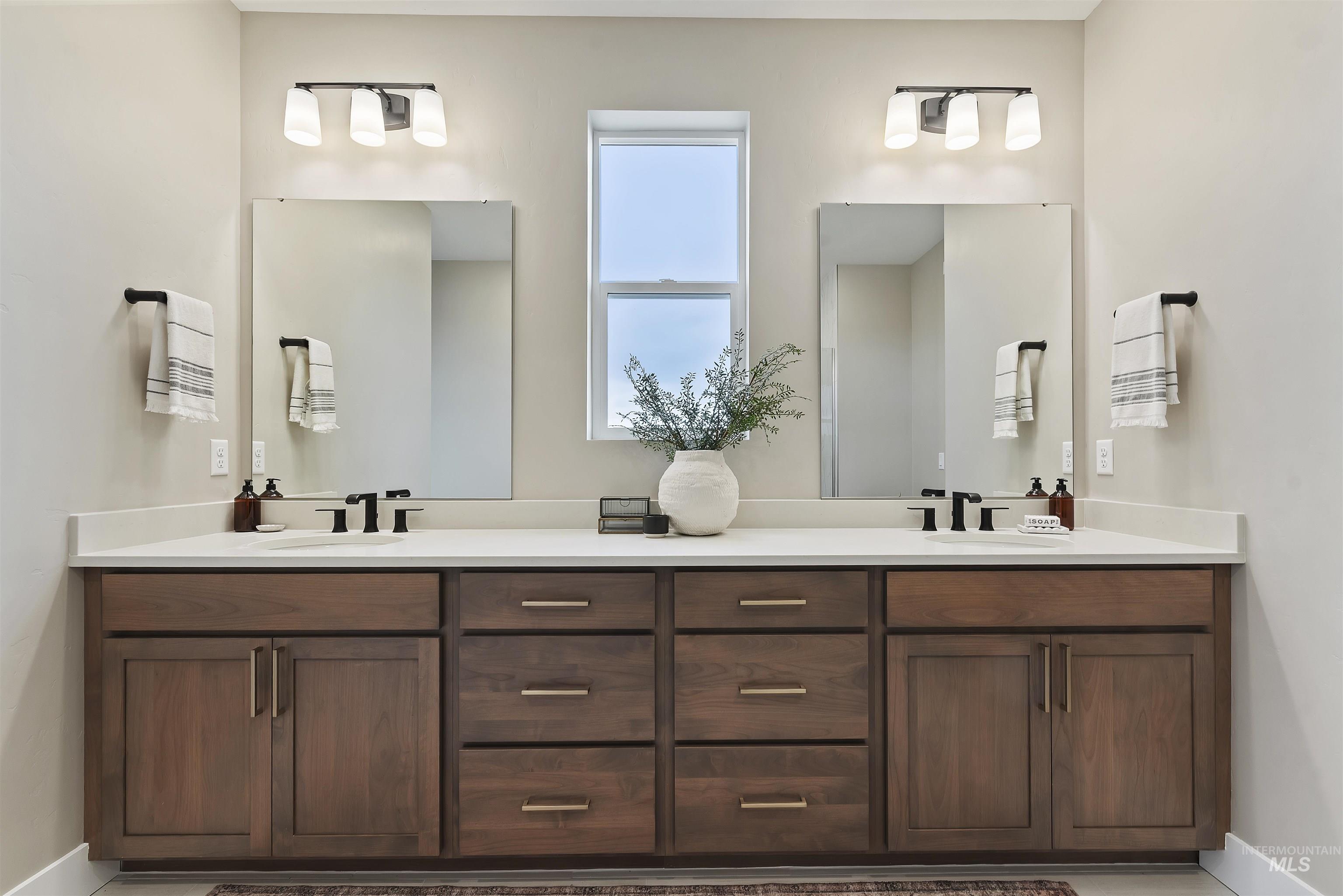 5796 W Oxton St, Eagle, Idaho 83616-1386, 3 Bedrooms, 3.5 Bathrooms, Residential For Sale, Price $743,980,MLS 98975380