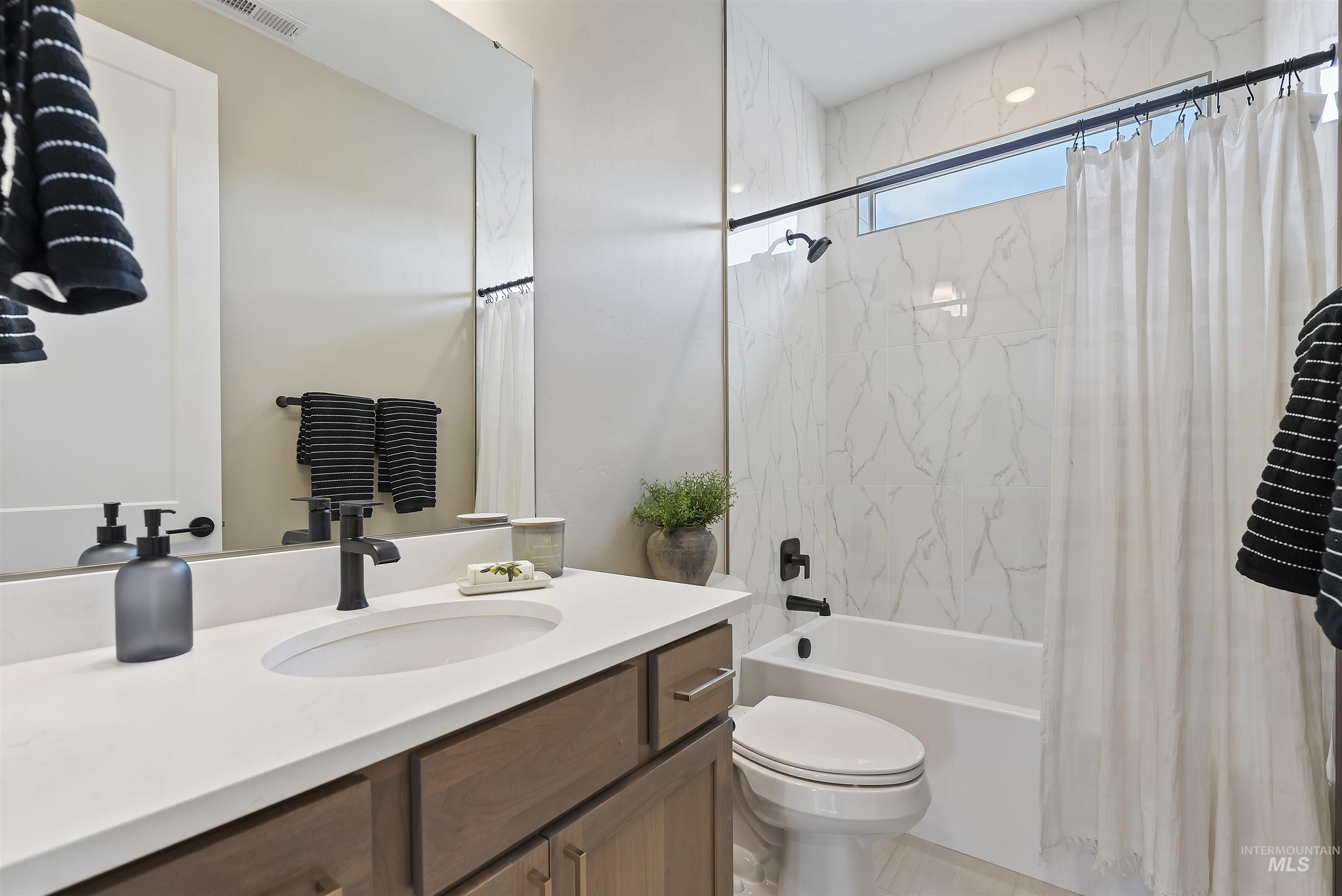 5796 W Oxton St, Eagle, Idaho 83616-1386, 3 Bedrooms, 3.5 Bathrooms, Residential For Sale, Price $743,980,MLS 98975380