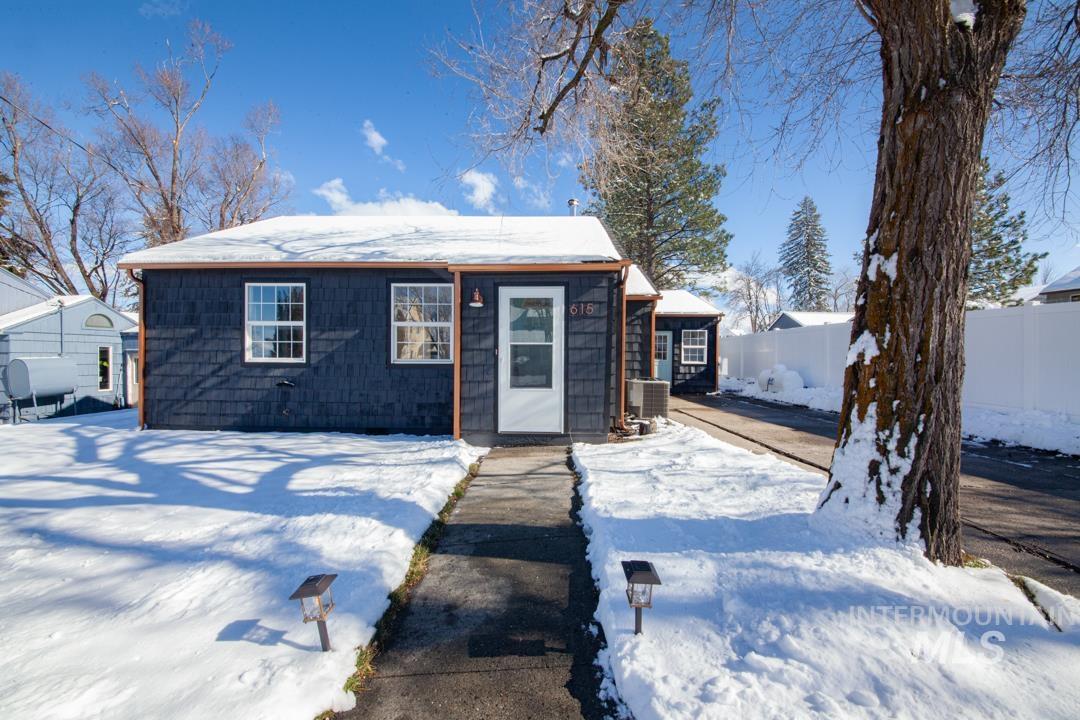 615 S B St, Grangeville, Idaho 83530, 4 Bedrooms, 2 Bathrooms, Residential For Sale, Price $335,000,MLS 98975388