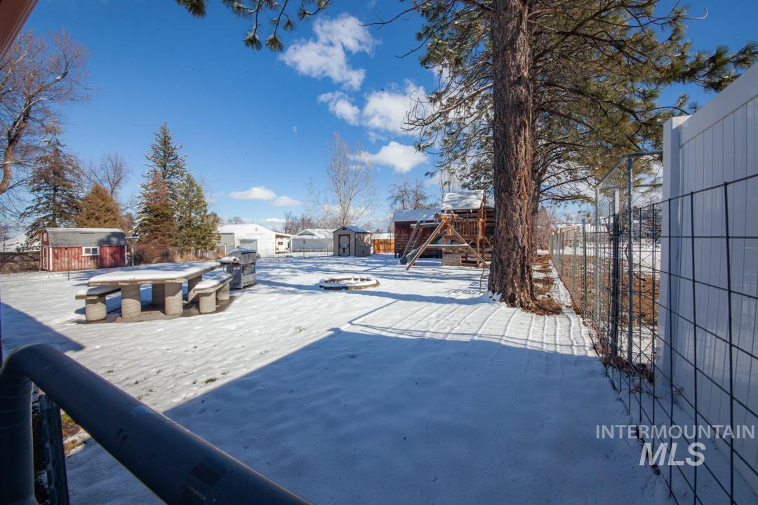 615 S B St, Grangeville, Idaho 83530, 4 Bedrooms, 2 Bathrooms, Residential For Sale, Price $335,000,MLS 98975388