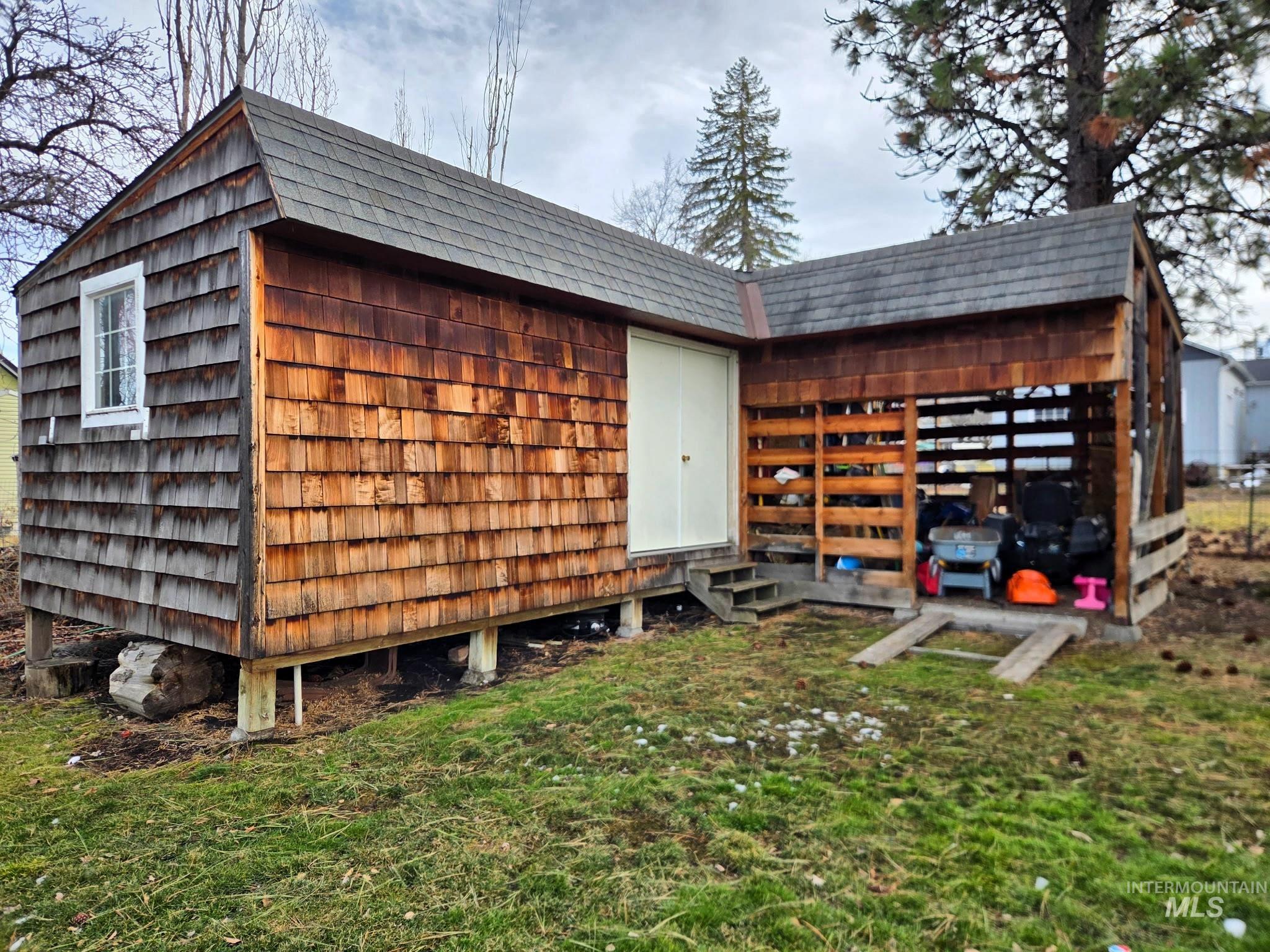 615 S B St, Grangeville, Idaho 83530, 4 Bedrooms, 2 Bathrooms, Residential For Sale, Price $324,000,MLS 98975388