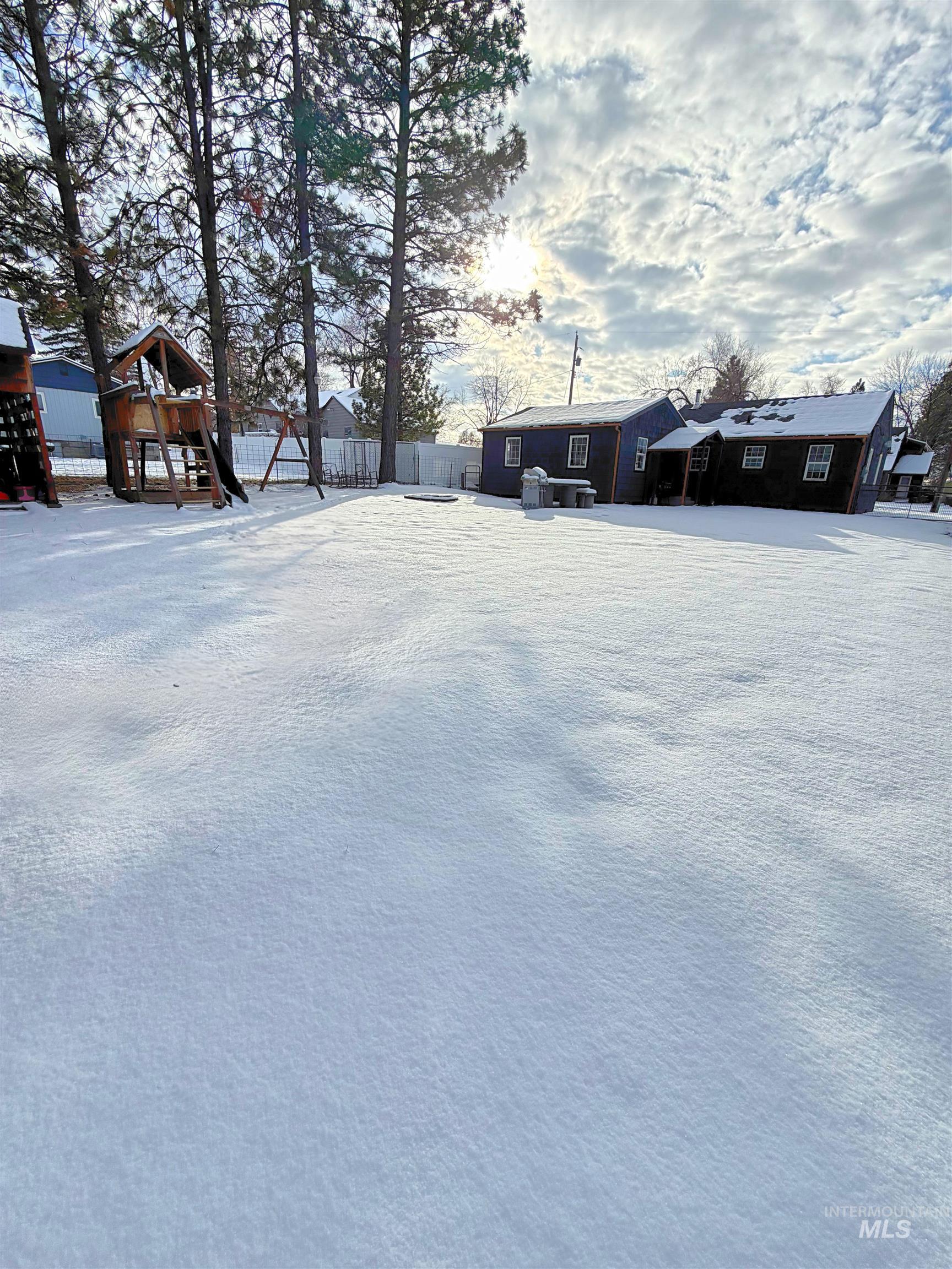 615 S B St, Grangeville, Idaho 83530, 4 Bedrooms, 2 Bathrooms, Residential For Sale, Price $335,000, 98975388