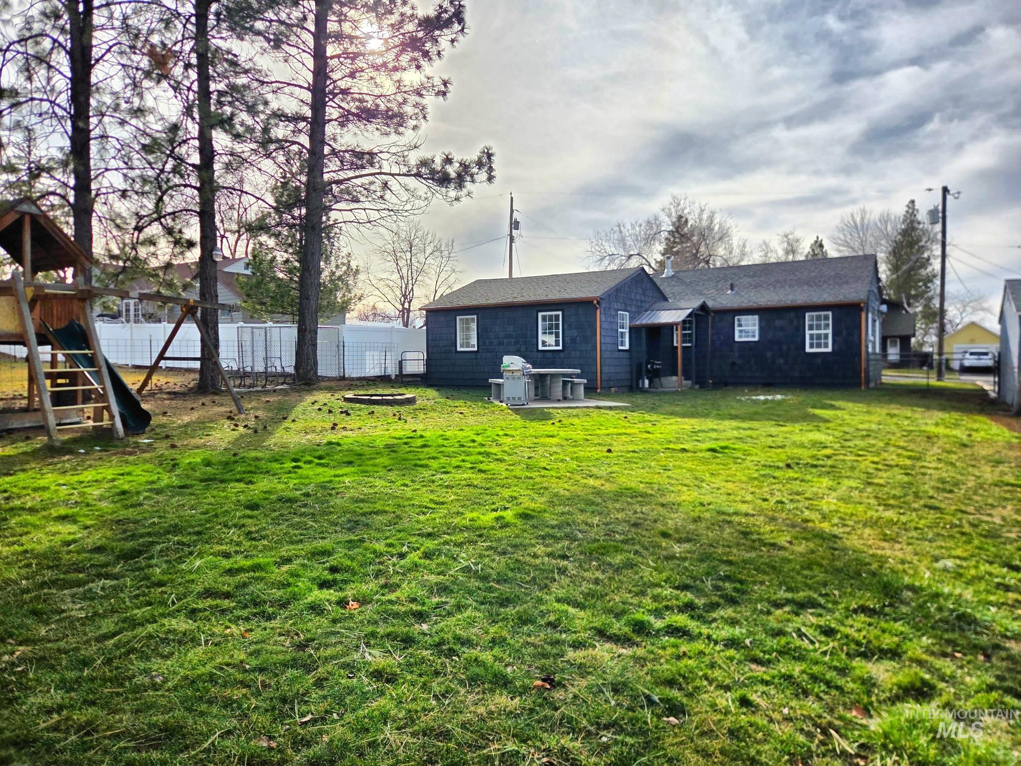 615 S B St, Grangeville, Idaho 83530, 4 Bedrooms, 2 Bathrooms, Residential For Sale, Price $324,000,MLS 98975388