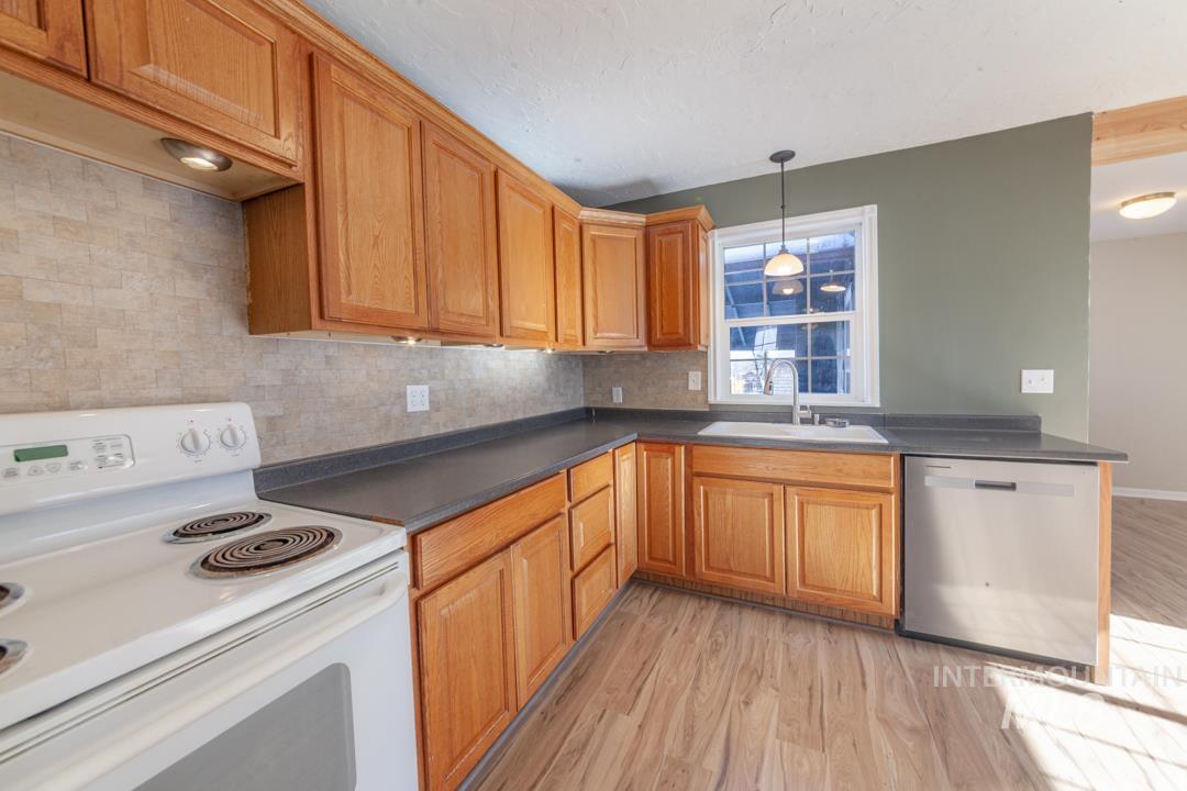 615 S B St, Grangeville, Idaho 83530, 4 Bedrooms, 2 Bathrooms, Residential For Sale, Price $335,000,MLS 98975388