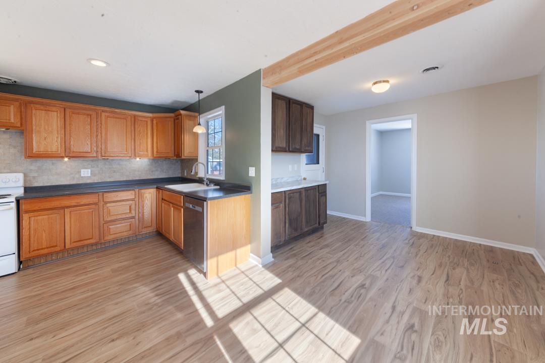 615 S B St, Grangeville, Idaho 83530, 4 Bedrooms, 2 Bathrooms, Residential For Sale, Price $335,000,MLS 98975388