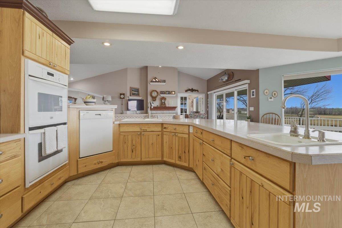 16921 Oasis Rd., Caldwell, Idaho 83607, 4 Bedrooms, 3.5 Bathrooms, Farm & Ranch For Sale, Price $1,400,000,MLS 98975396