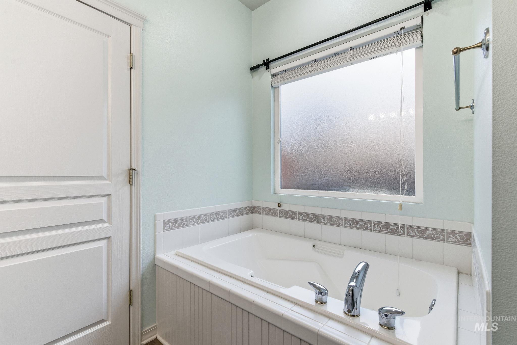 4948 N. Troon Way, Boise, Idaho 83713, 3 Bedrooms, 2 Bathrooms, Residential For Sale, Price $535,000,MLS 98975397