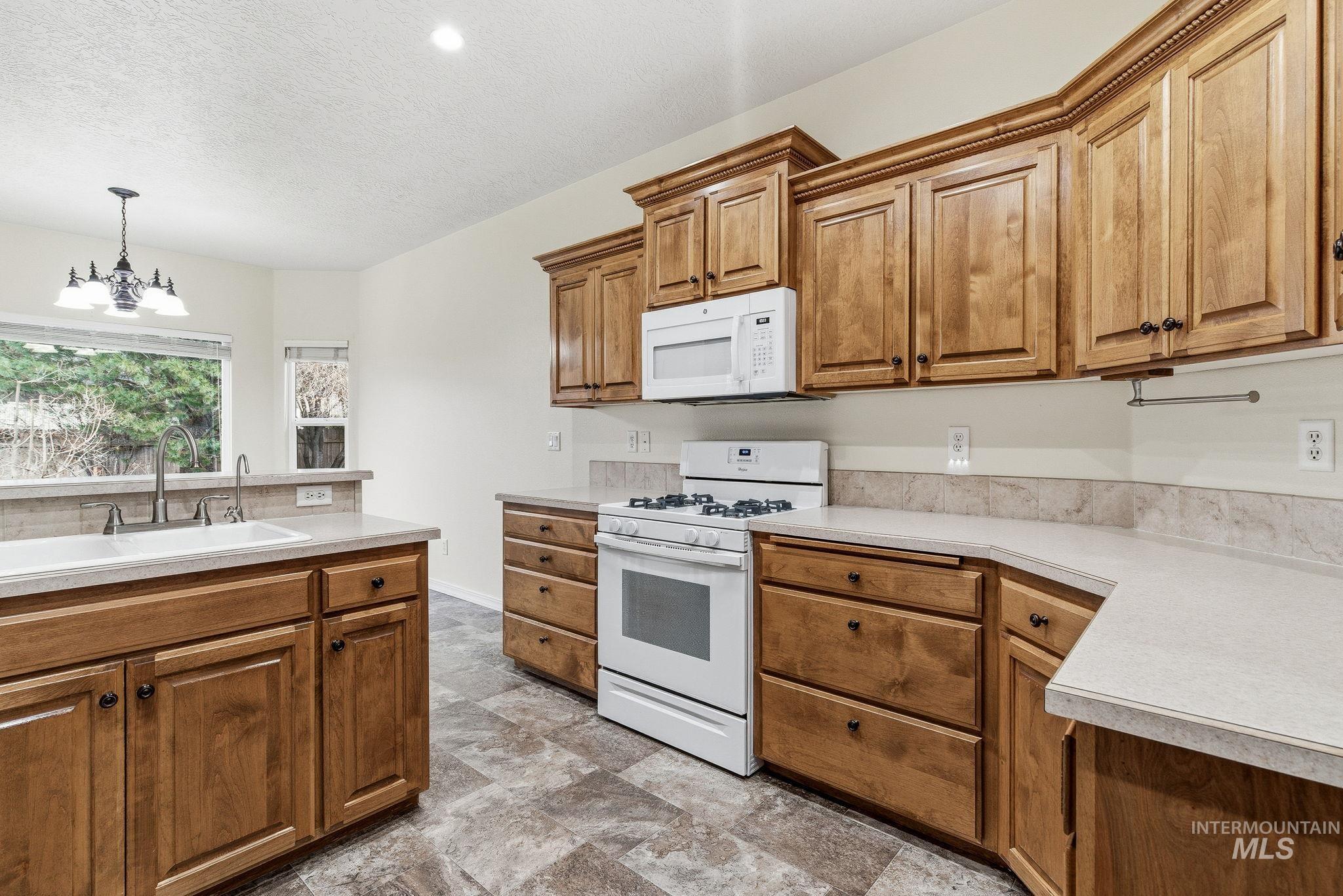 4948 N. Troon Way, Boise, Idaho 83713, 3 Bedrooms, 2 Bathrooms, Residential For Sale, Price $535,000,MLS 98975397