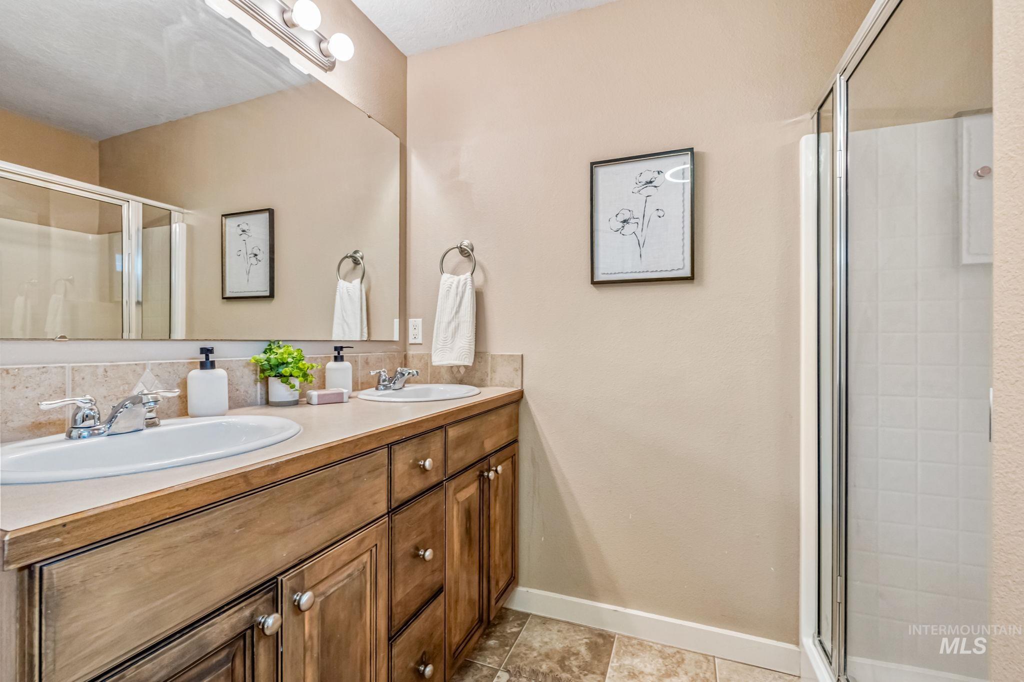 2015 S Sandcrest Loop, Nampa, Idaho 83686, 3 Bedrooms, 2 Bathrooms, Residential For Sale, Price $432,990,MLS 98975402