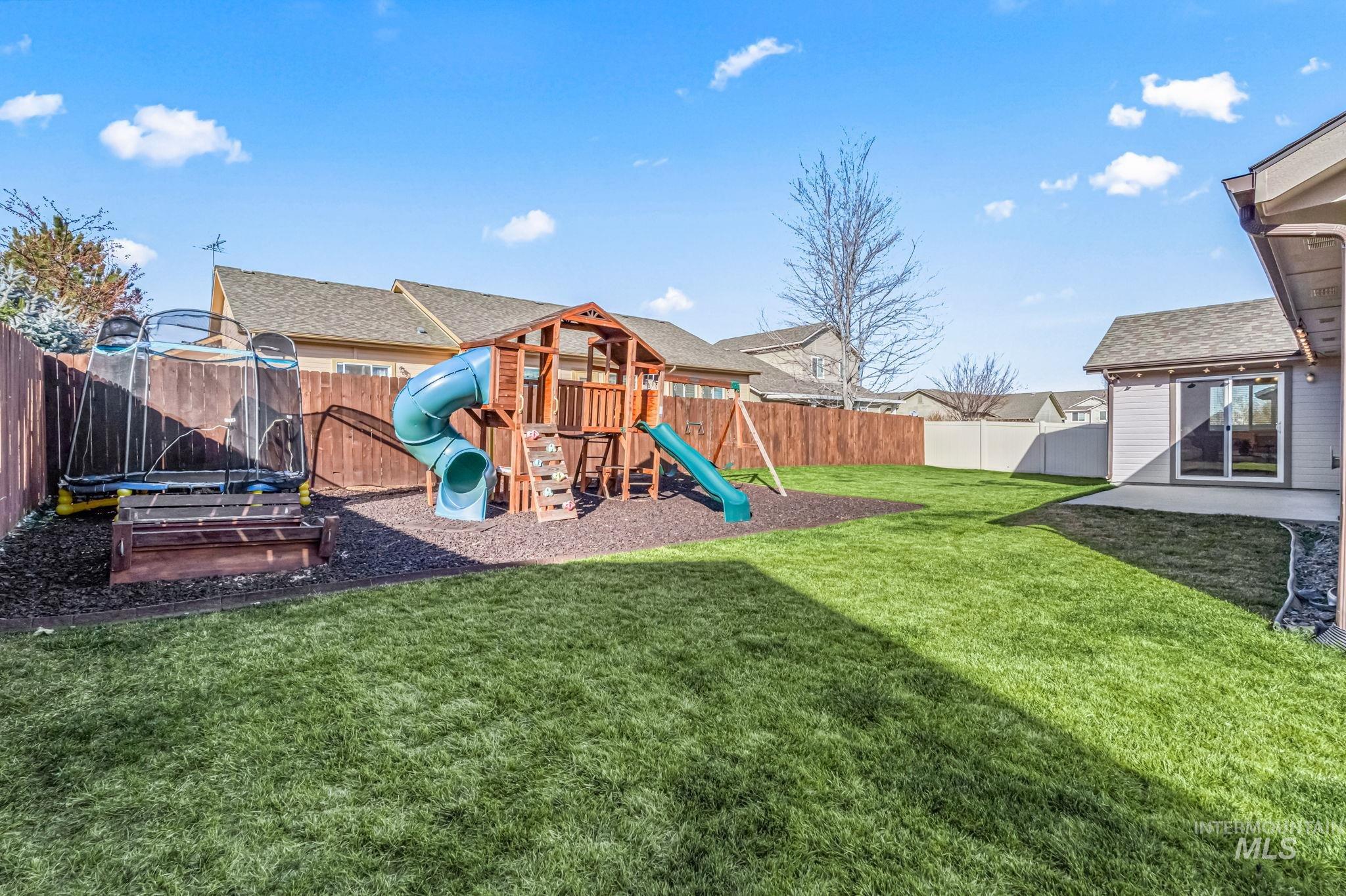 2015 S Sandcrest Loop, Nampa, Idaho 83686, 3 Bedrooms, 2 Bathrooms, Residential For Sale, Price $432,990,MLS 98975402