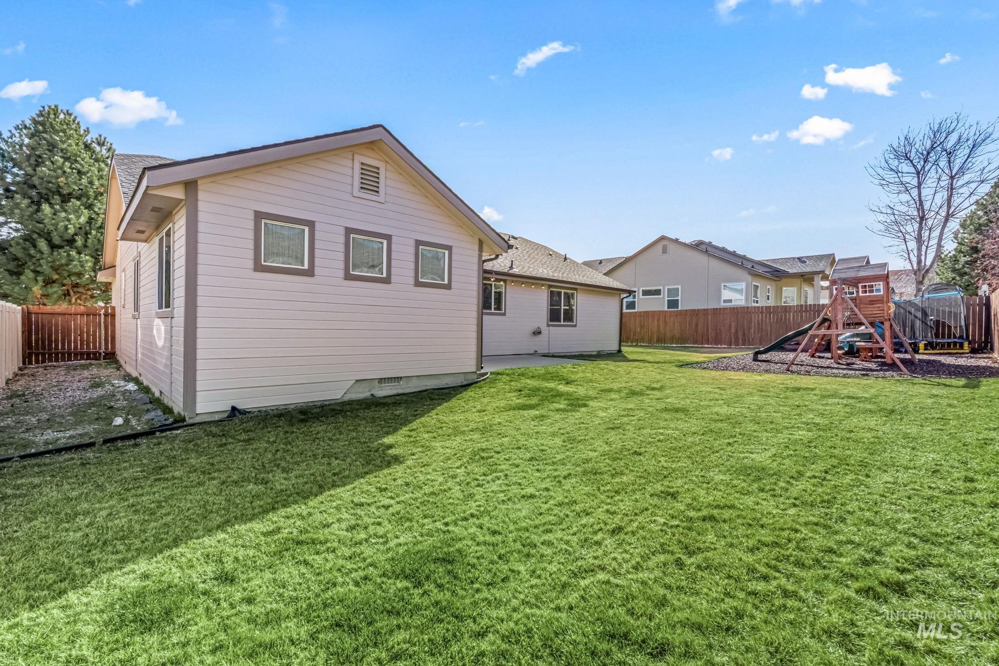 2015 S Sandcrest Loop, Nampa, Idaho 83686, 3 Bedrooms, 2 Bathrooms, Residential For Sale, Price $432,990,MLS 98975402