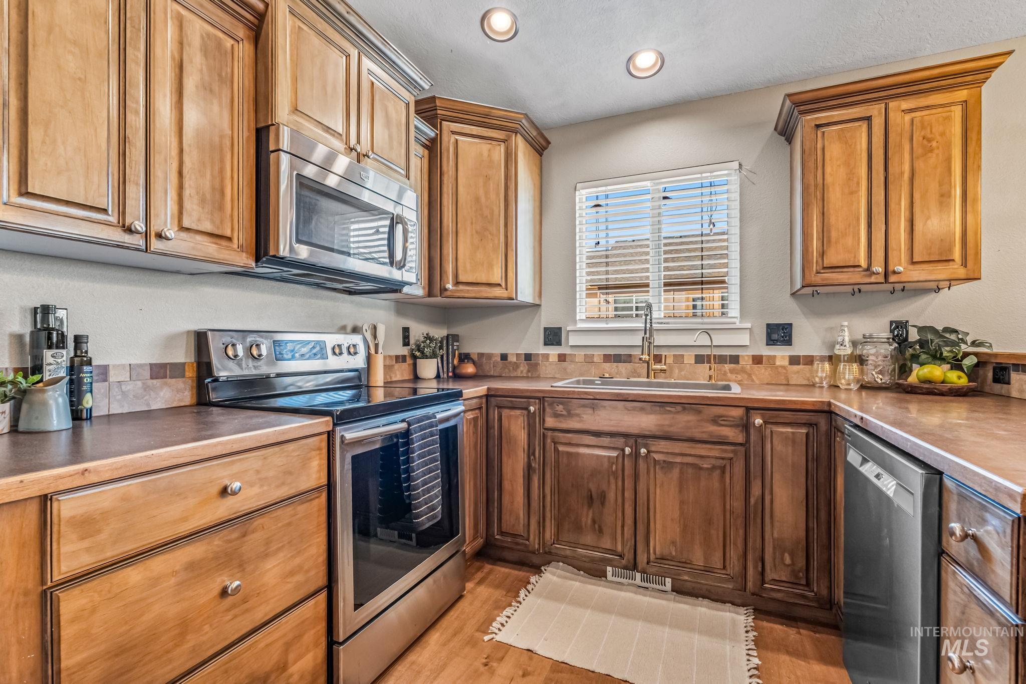 2015 S Sandcrest Loop, Nampa, Idaho 83686, 3 Bedrooms, 2 Bathrooms, Residential For Sale, Price $432,990,MLS 98975402