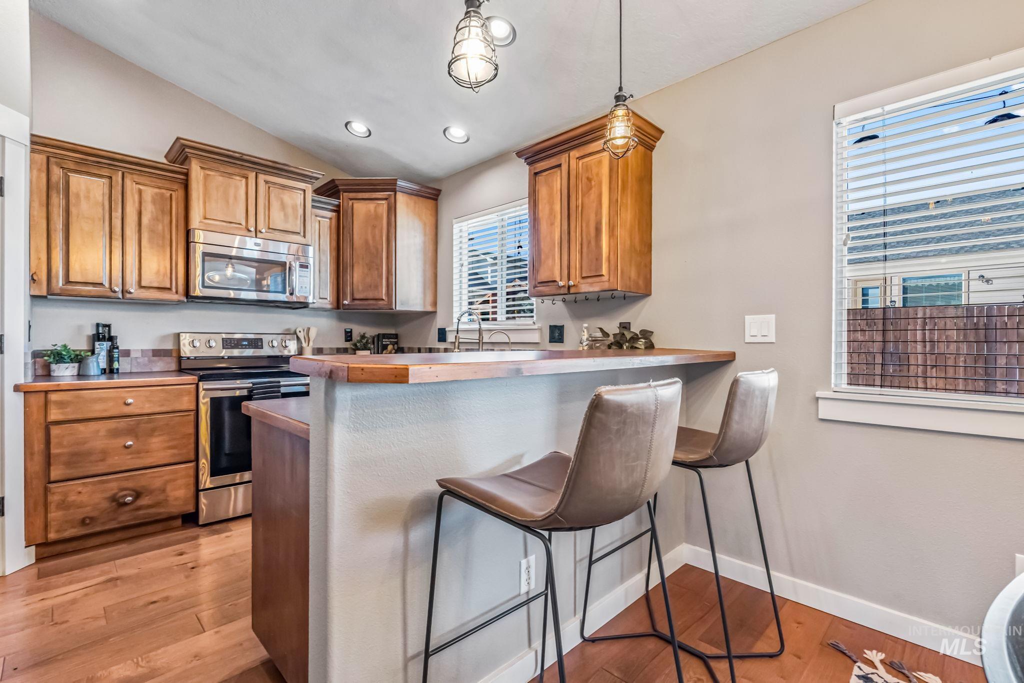 2015 S Sandcrest Loop, Nampa, Idaho 83686, 3 Bedrooms, 2 Bathrooms, Residential For Sale, Price $432,990,MLS 98975402