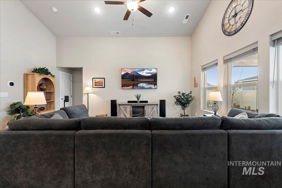 10064 W Gladiola St, Star, Idaho 83669, 3 Bedrooms, 2 Bathrooms, Residential For Sale, Price $499,900, 98975405