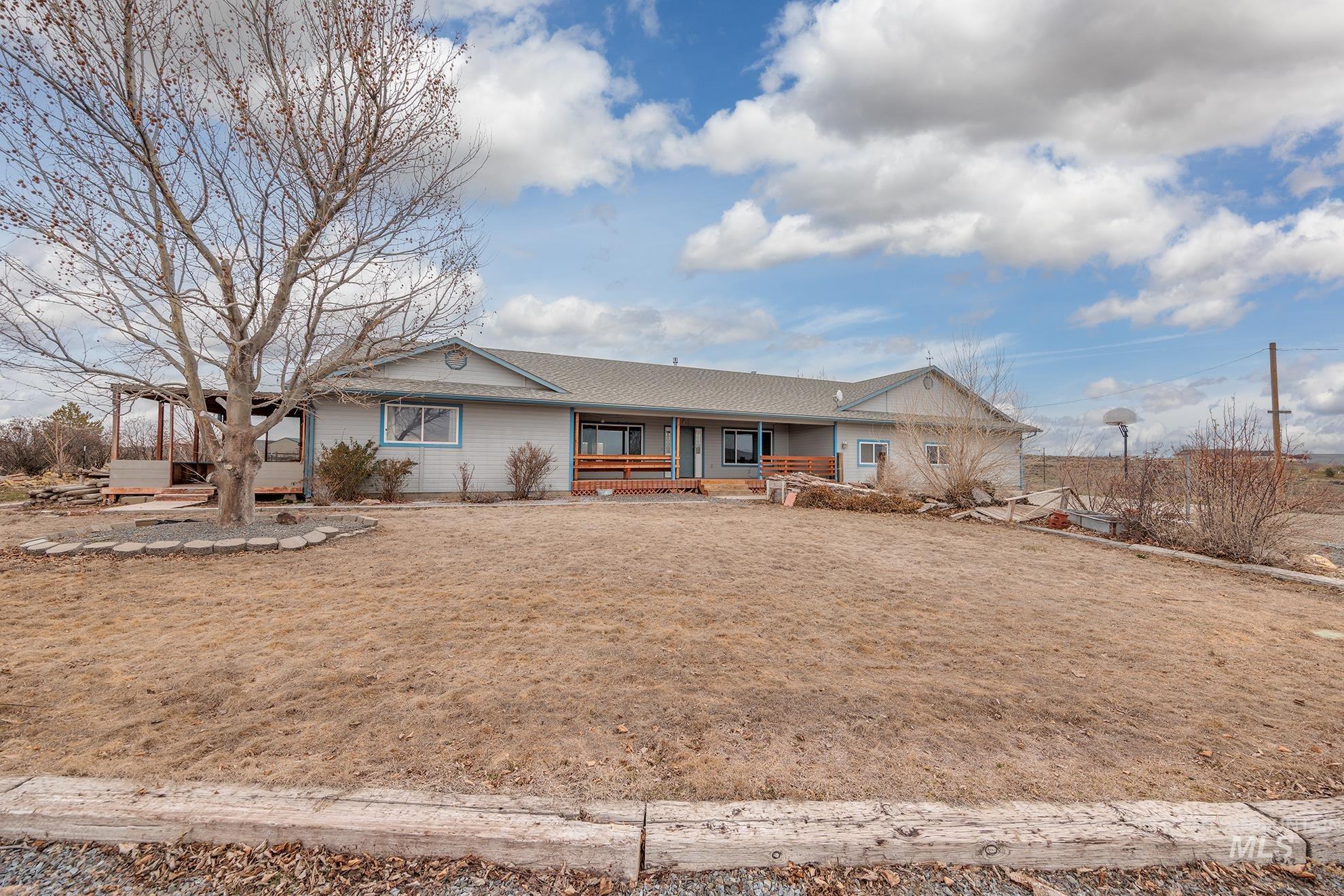 1200 Hoffman Dr, Vale, Oregon 97918, 6 Bedrooms, 3 Bathrooms, Residential For Sale, Price $499,000,MLS 98975407