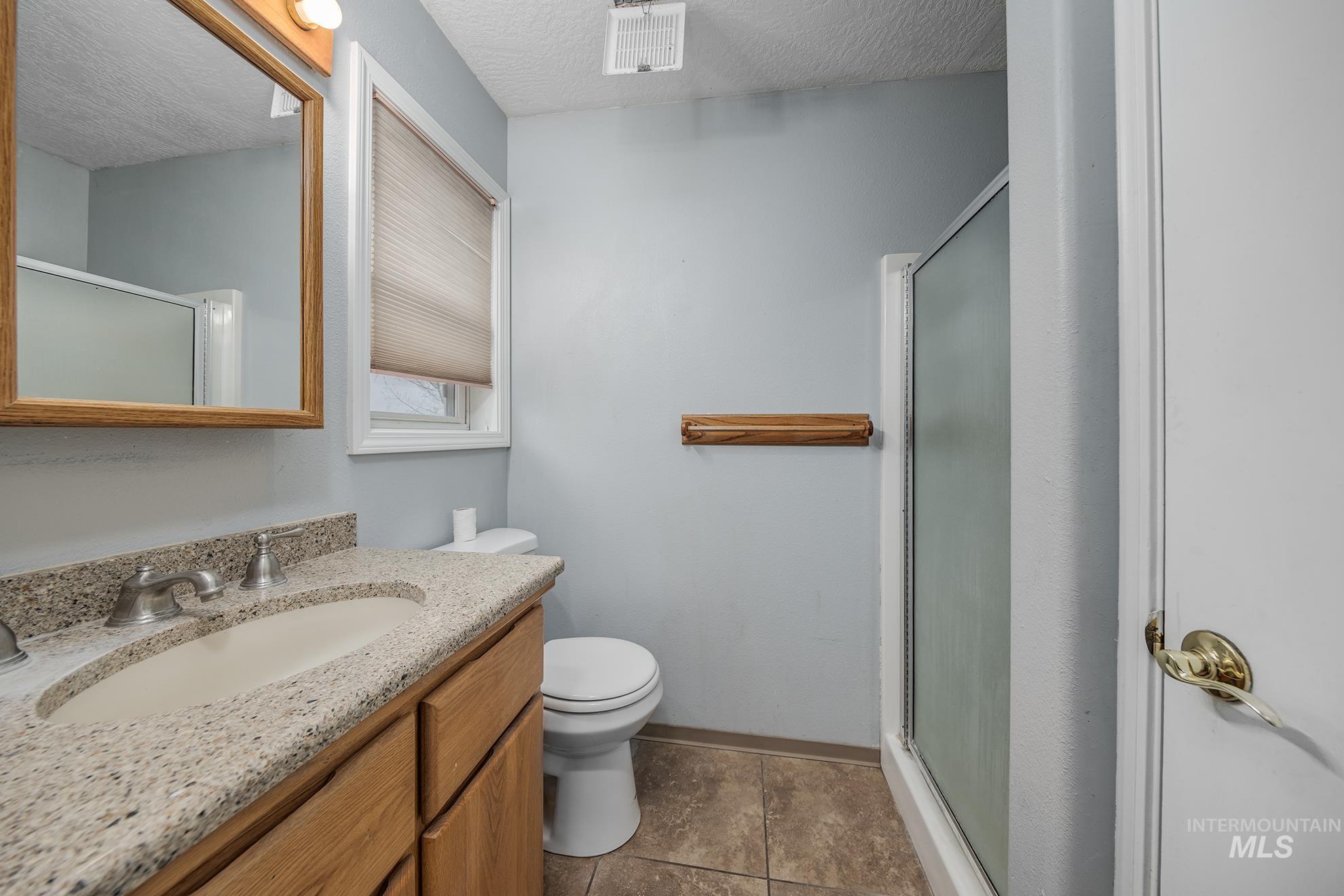 1200 Hoffman Dr, Vale, Oregon 97918, 6 Bedrooms, 3 Bathrooms, Residential For Sale, Price $499,000,MLS 98975407